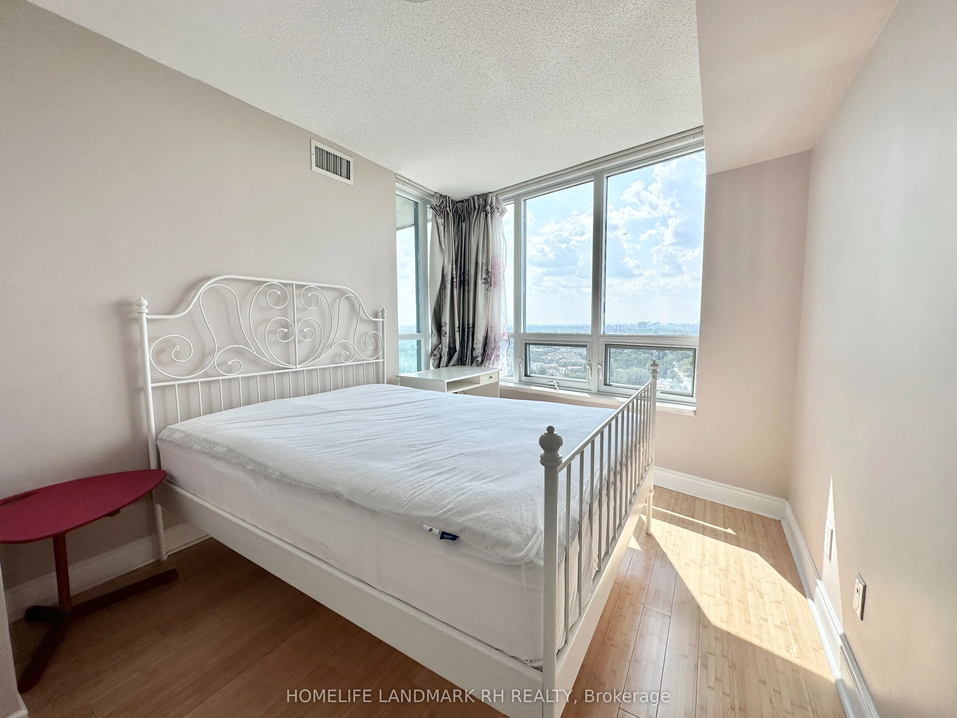 25 Greenview Avenue, #2018