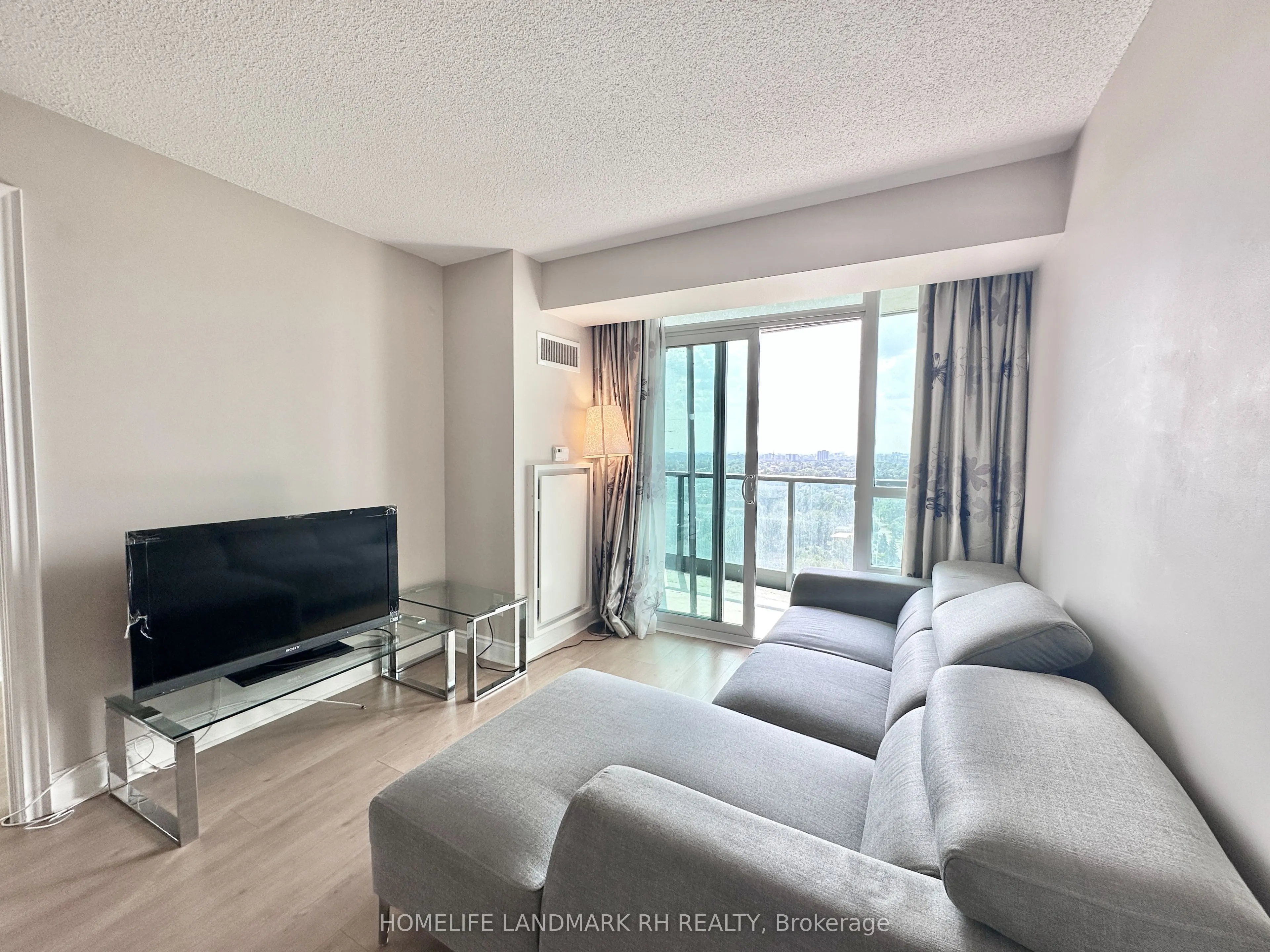 25 Greenview Avenue, #2018