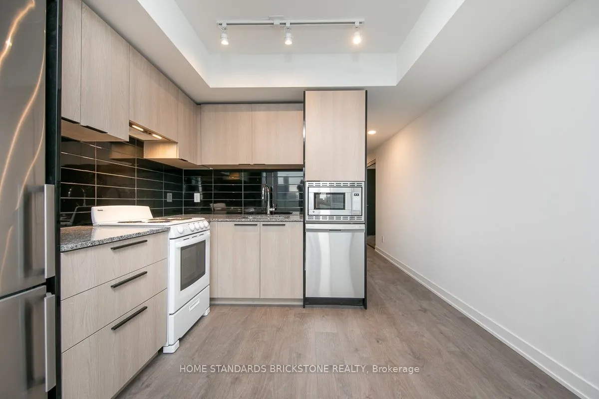 501 Yonge Street, #3010