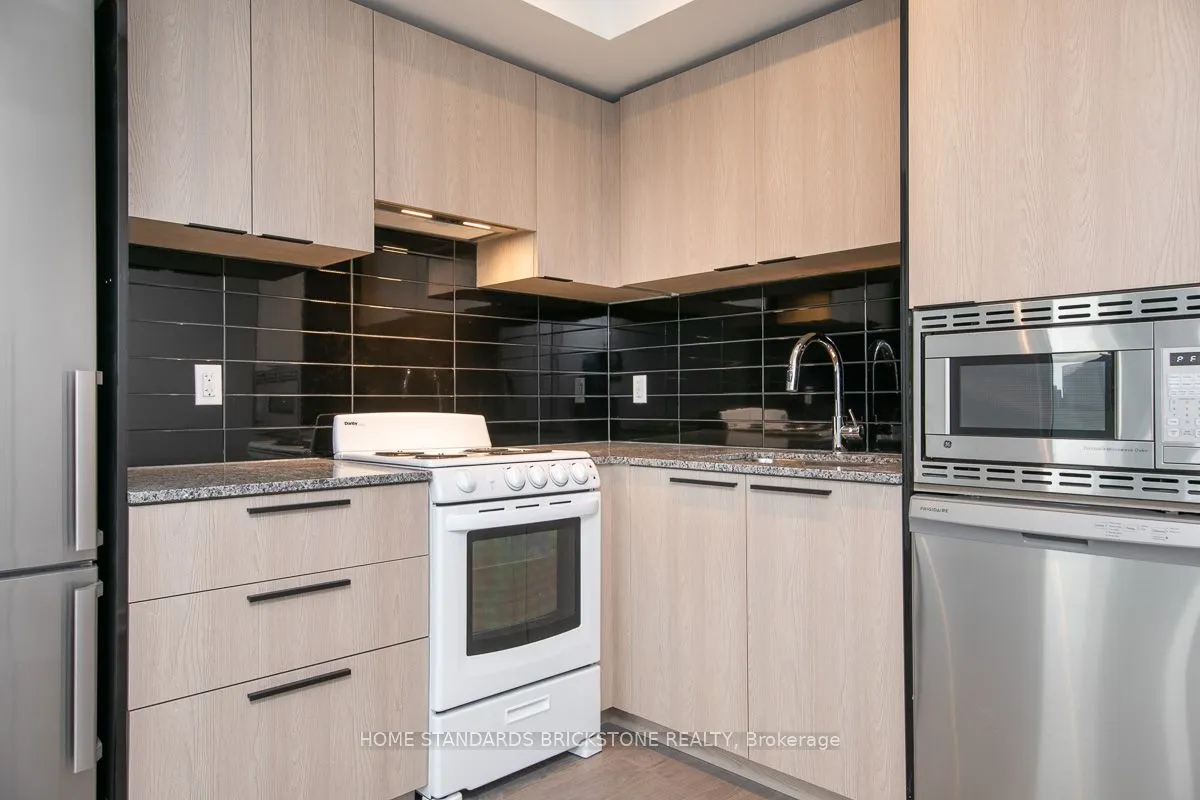 501 Yonge Street, #3010