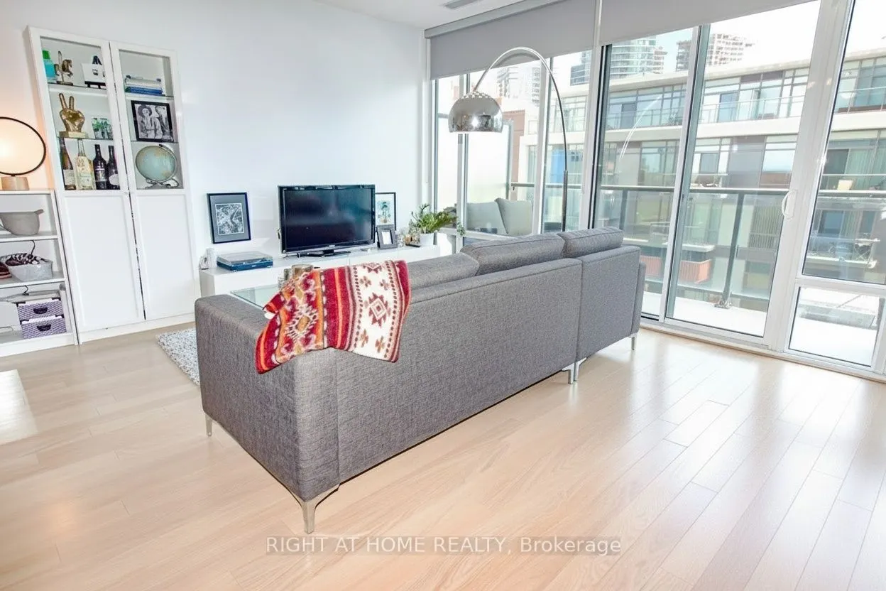 90 Stadium Road, #830
