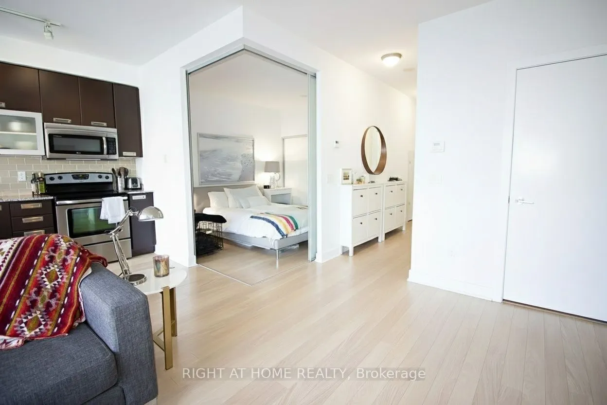 90 Stadium Road, #830