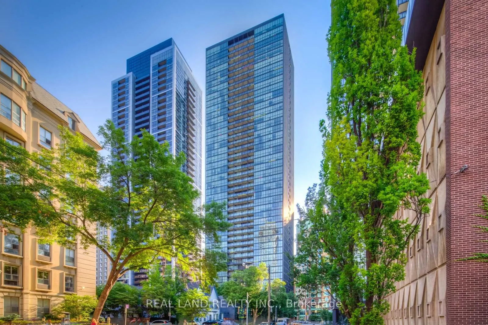 110 Charles Street E, #4005