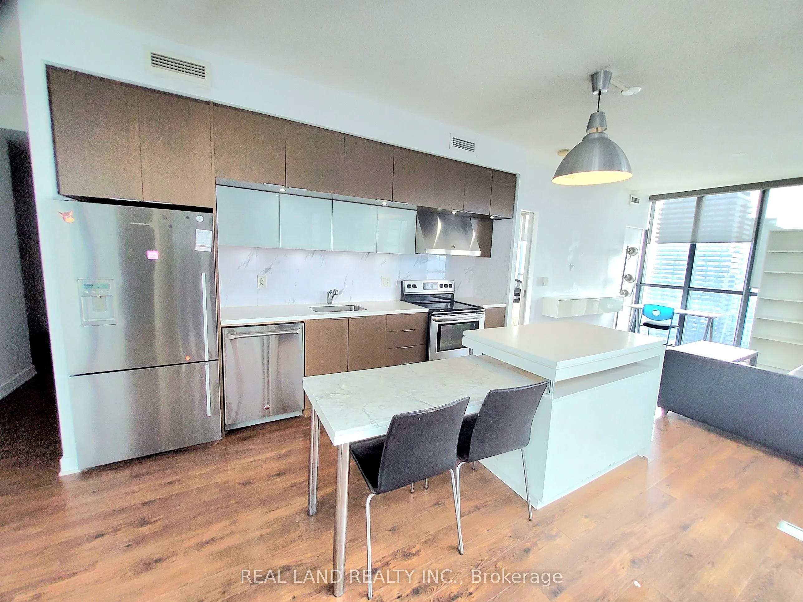 110 Charles Street E, #4005