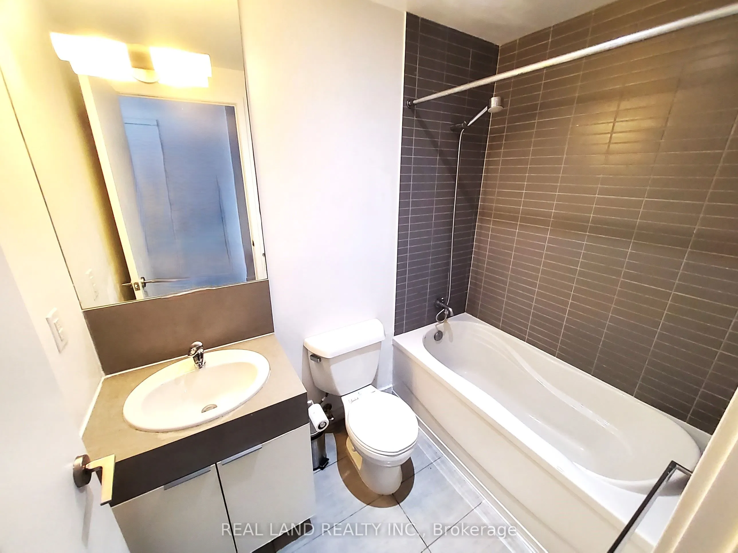110 Charles Street E, #4005