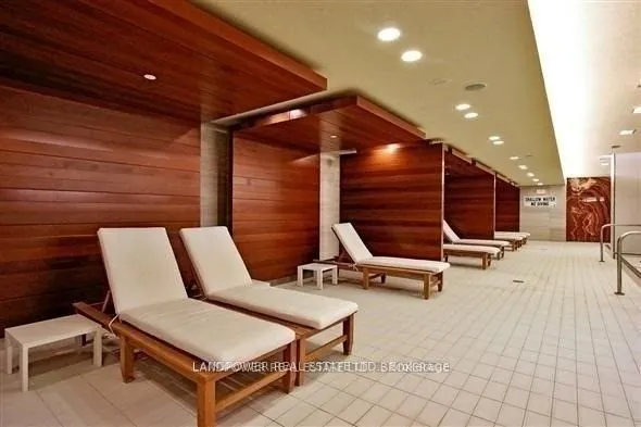 39 Queens Quay E, #438