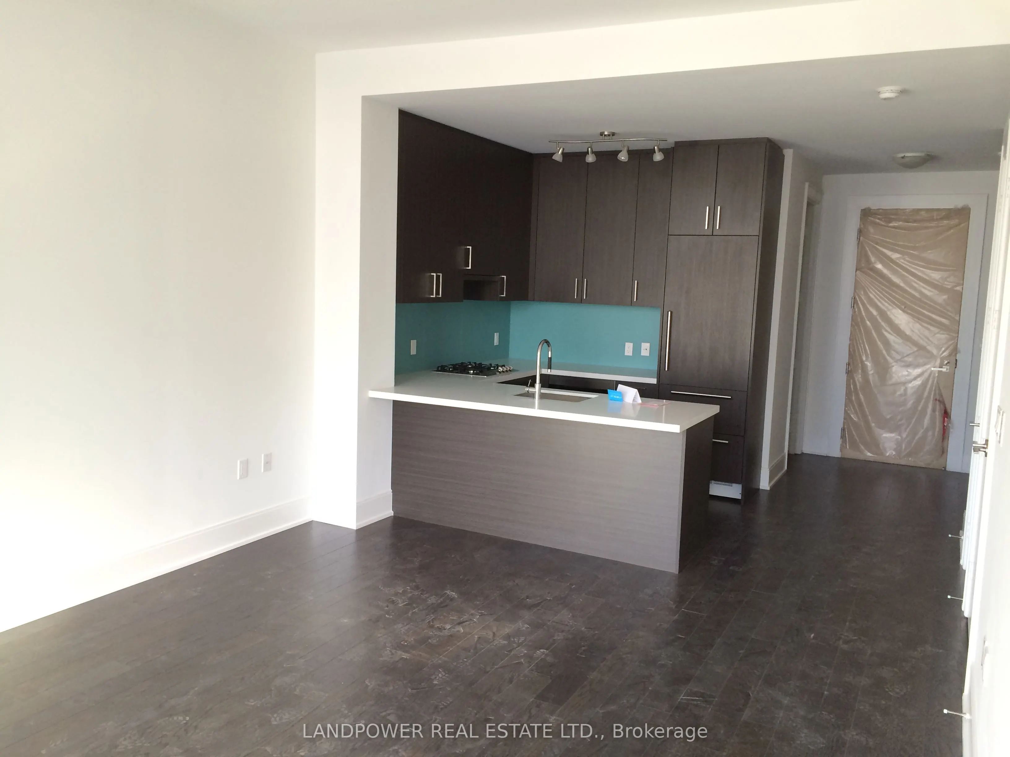 39 Queens Quay E, #438