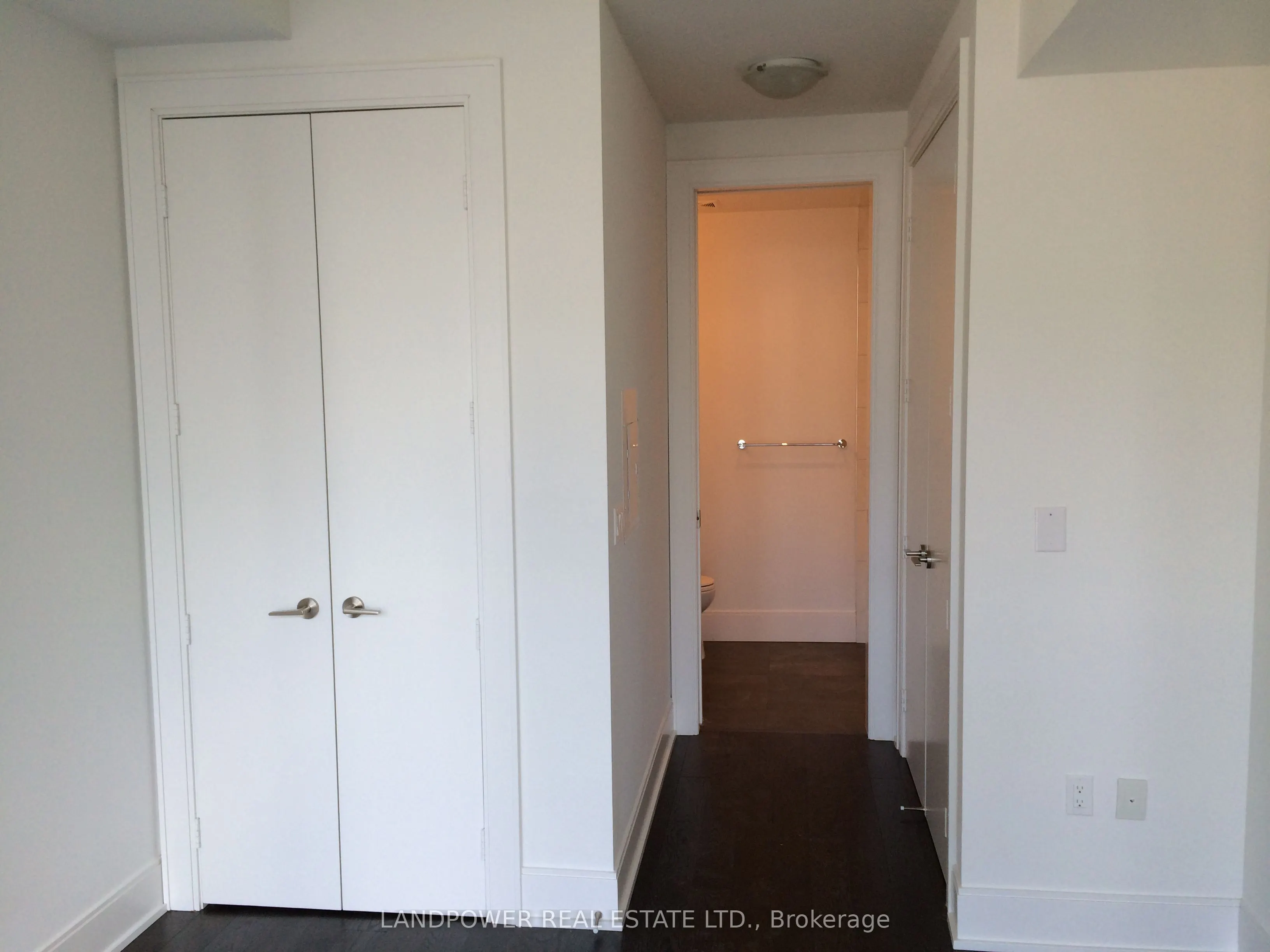 39 Queens Quay E, #438