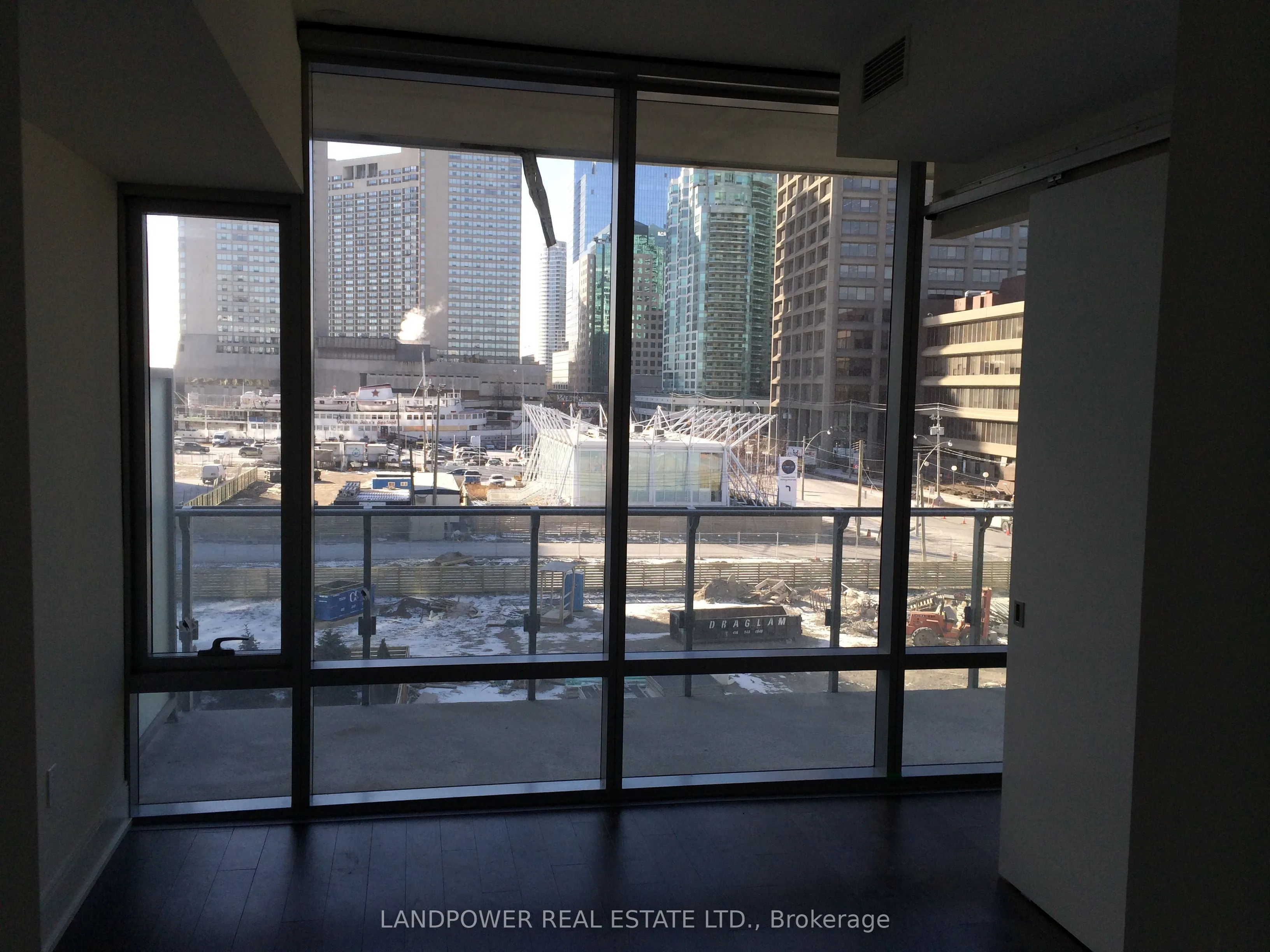 39 Queens Quay E, #438