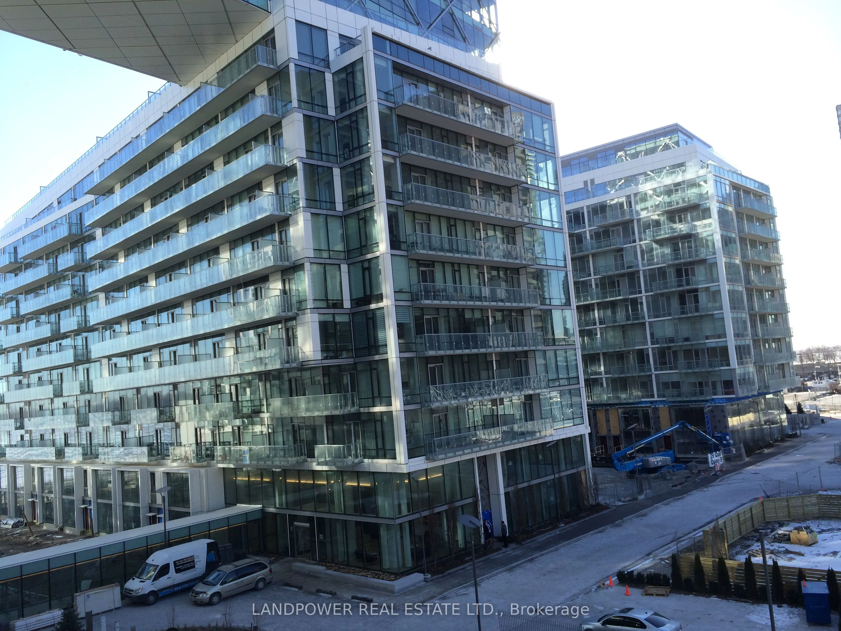 39 Queens Quay E, #438