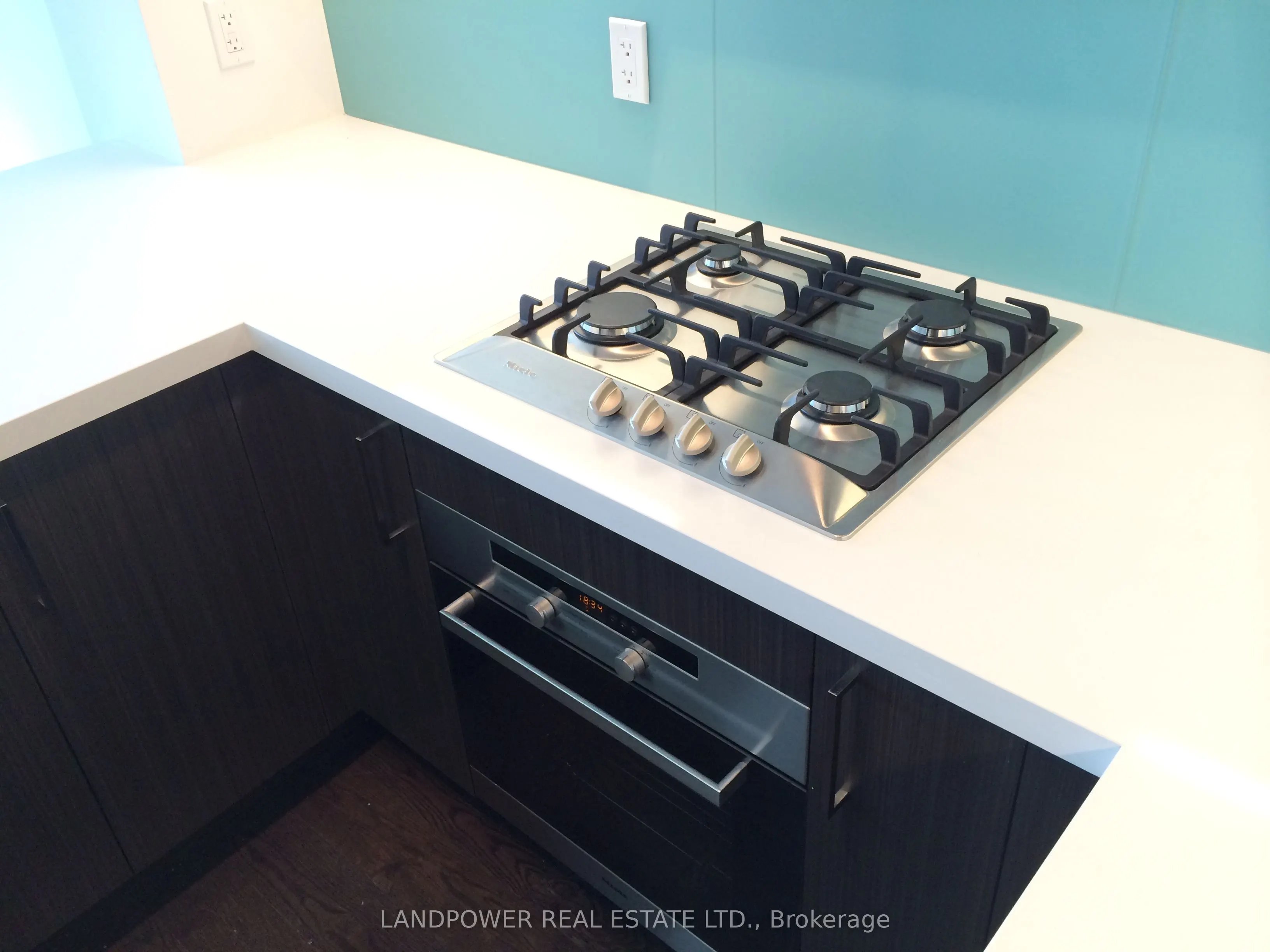 39 Queens Quay E, #438