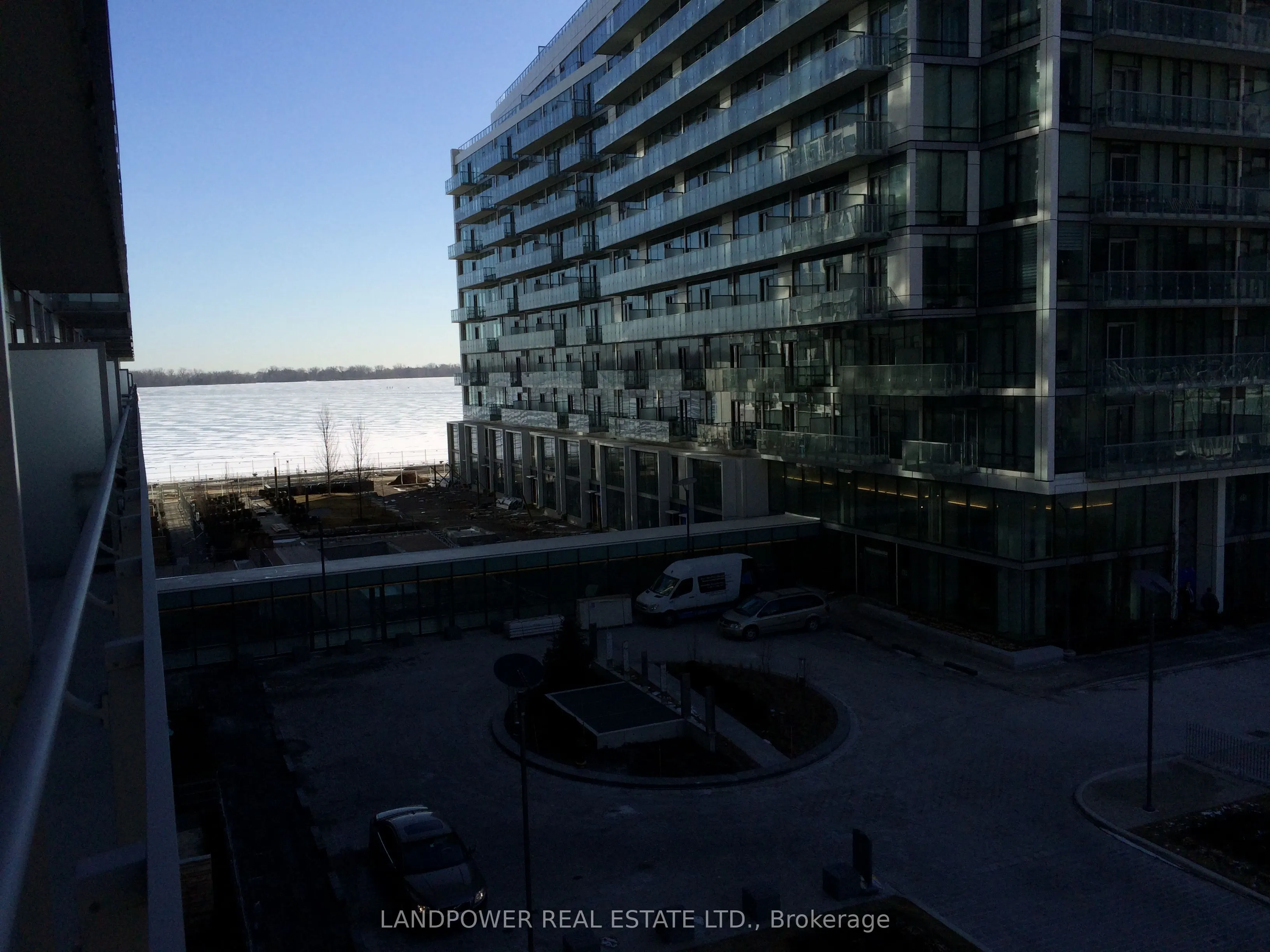 39 Queens Quay E, #438