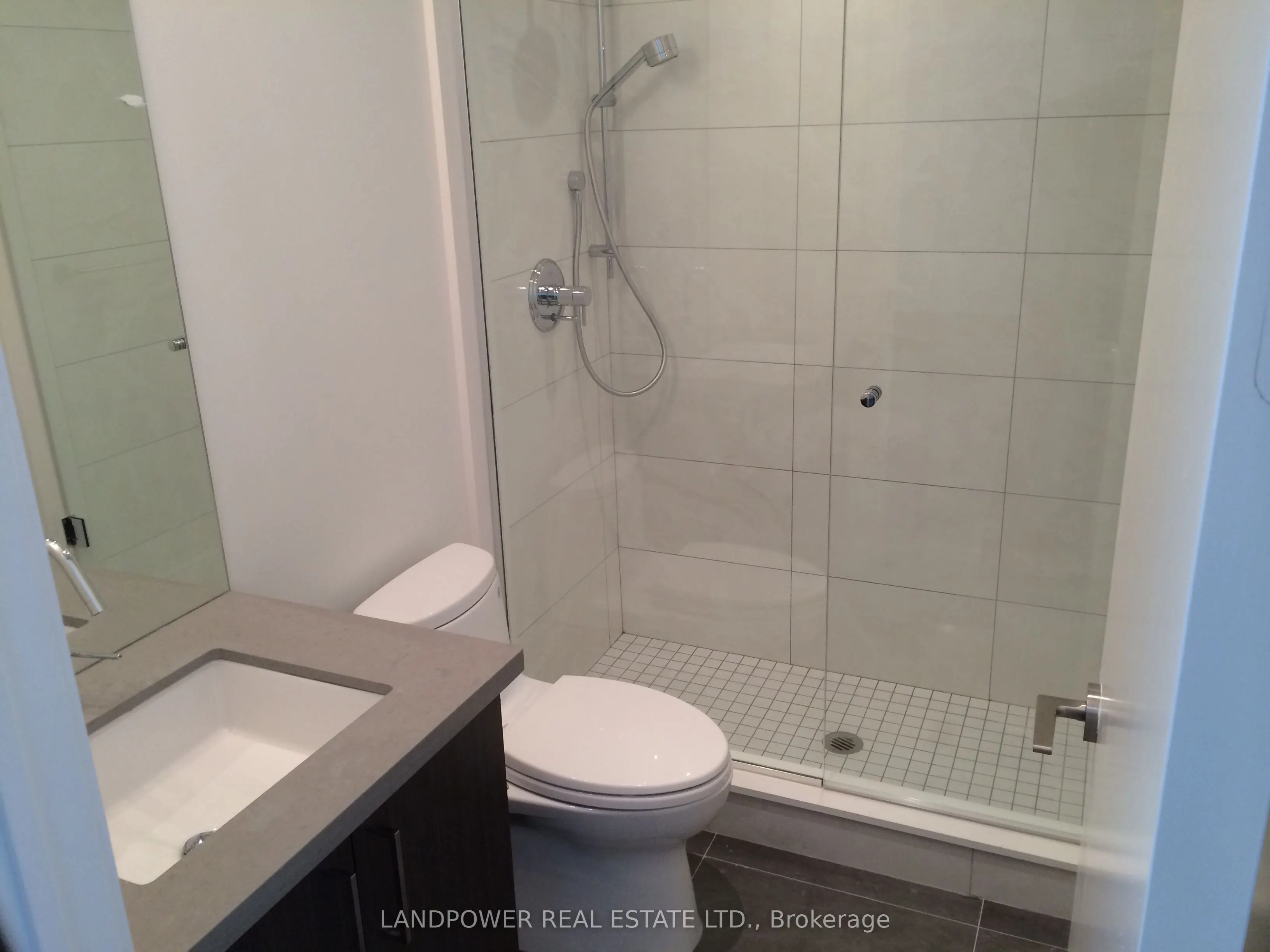 39 Queens Quay E, #438