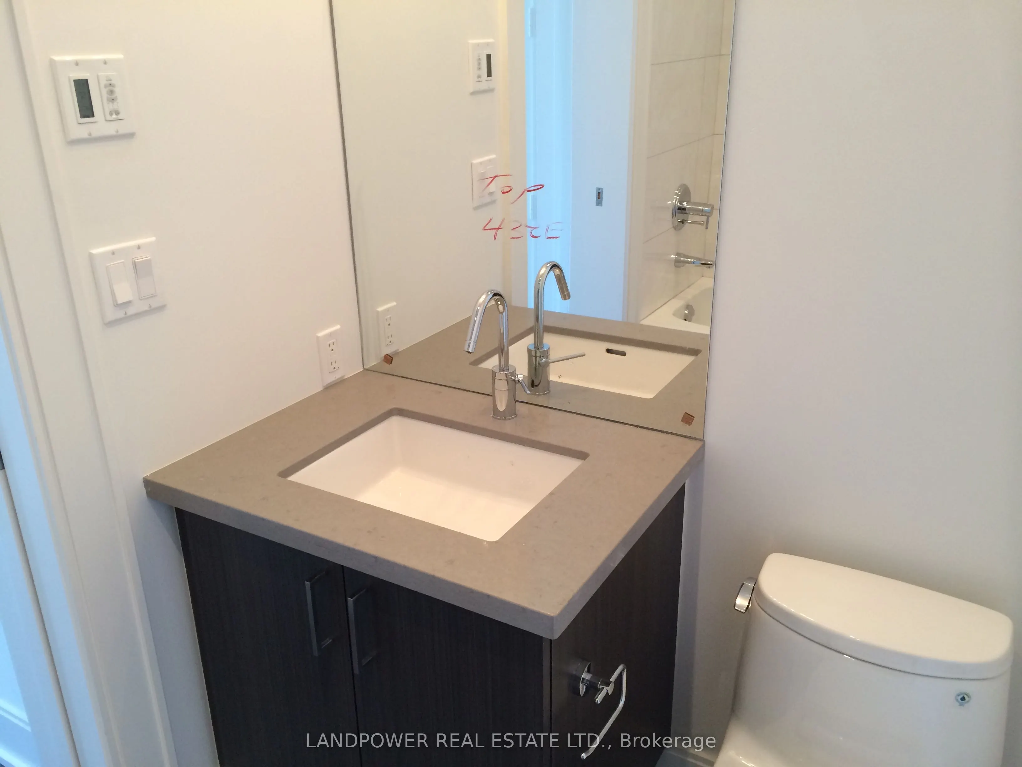 39 Queens Quay E, #438