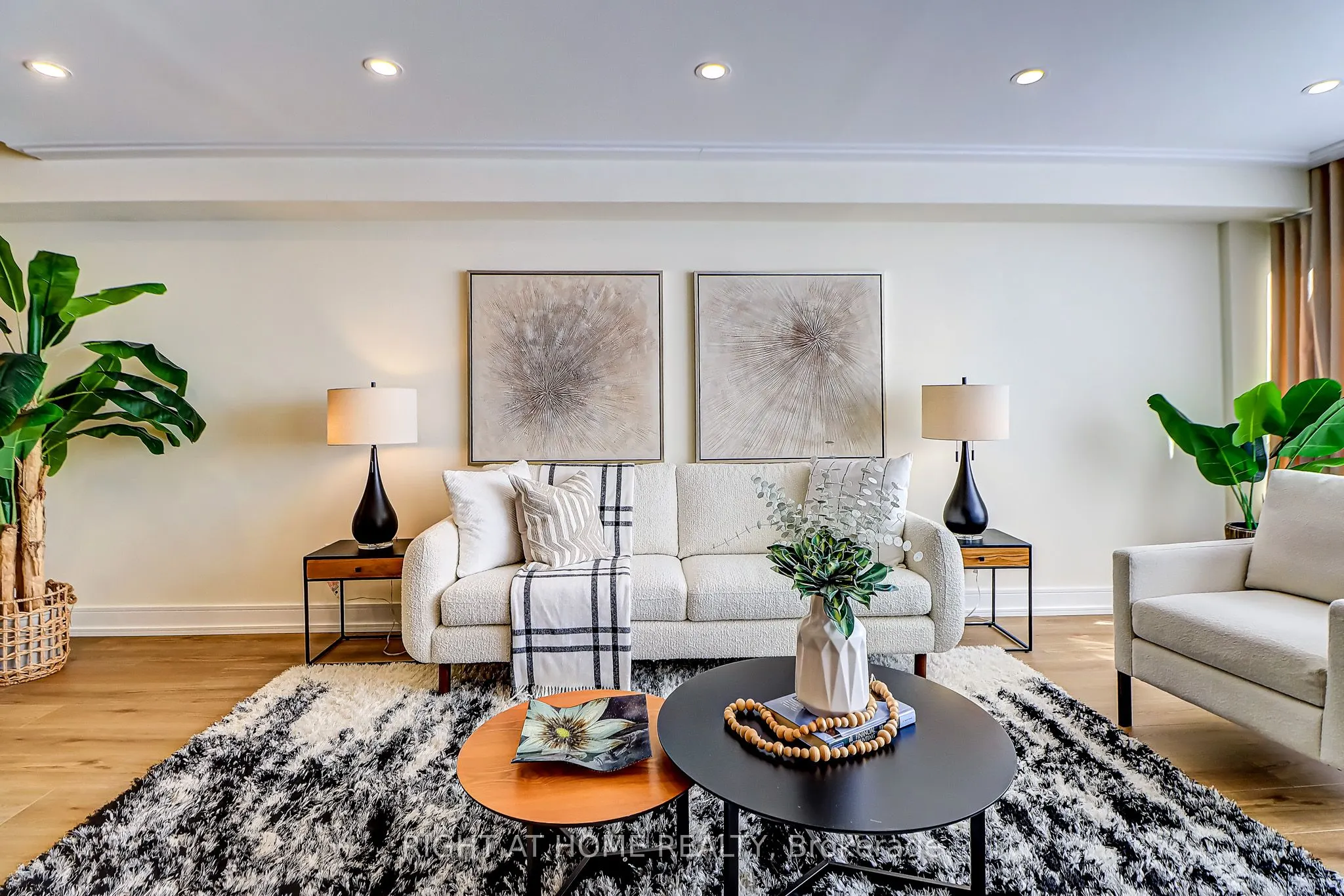 130 Carlton Street, #1207