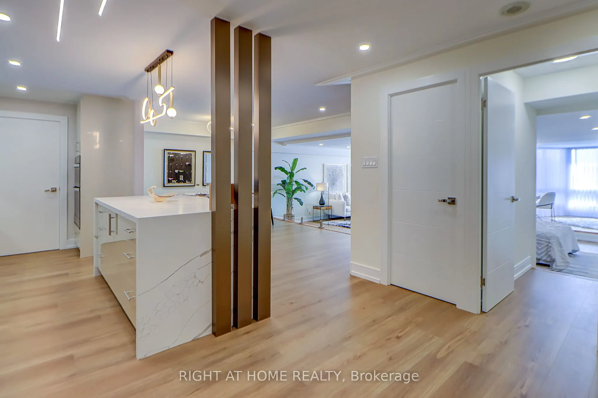 130 Carlton Street, #1207
