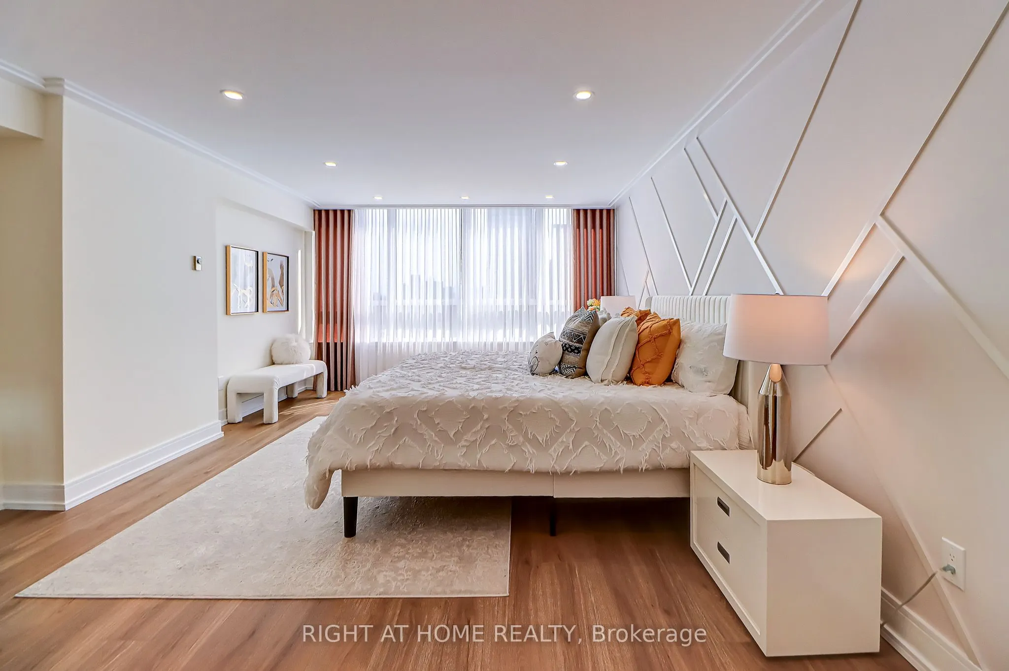 130 Carlton Street, #1207