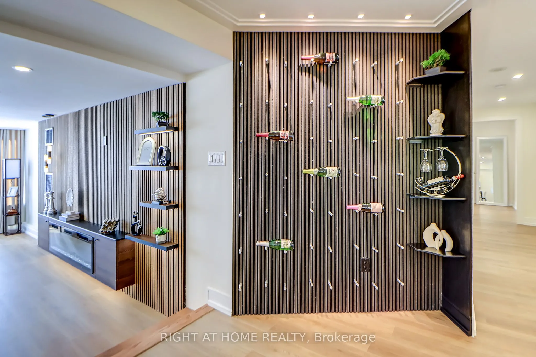 130 Carlton Street, #1207