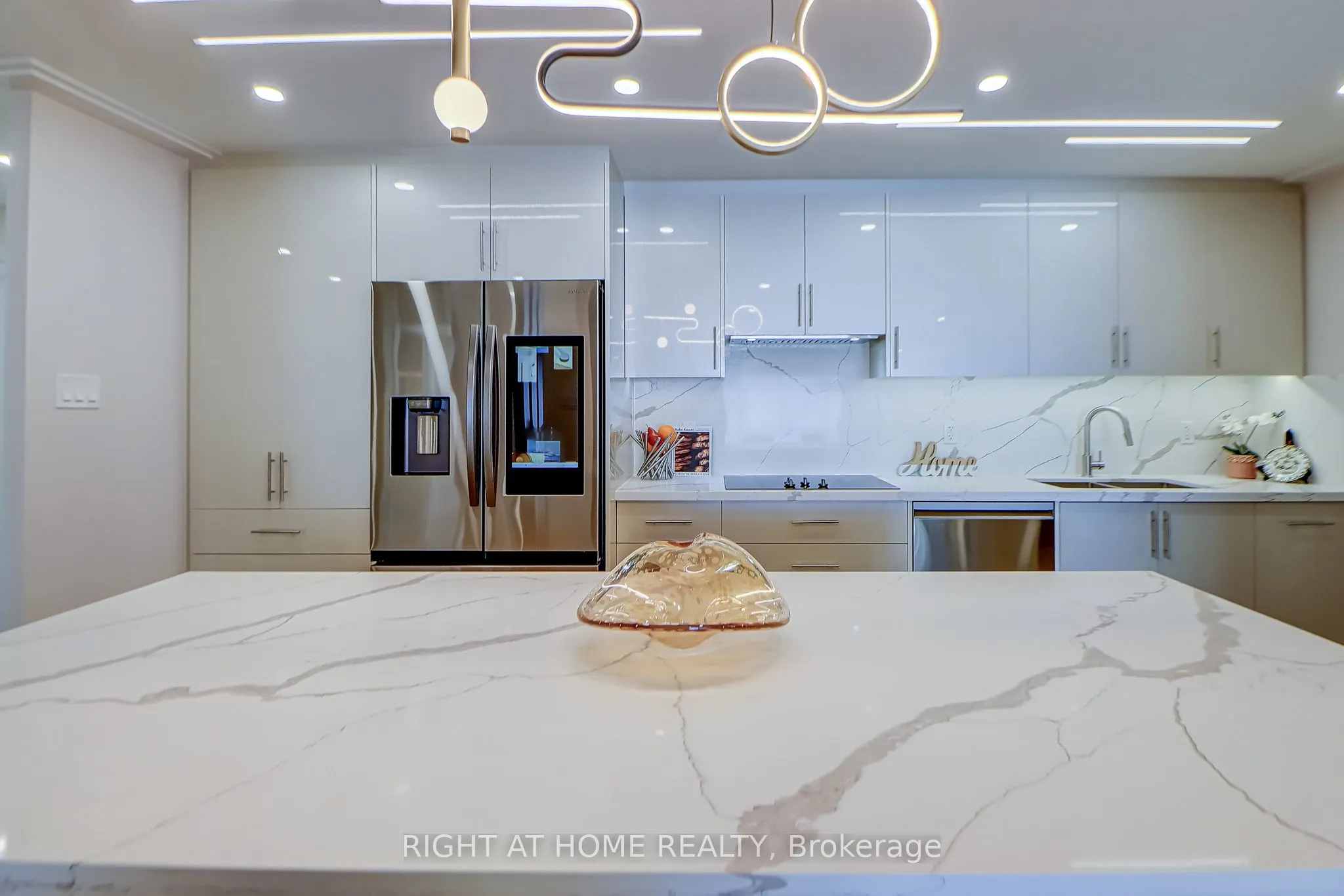 130 Carlton Street, #1207
