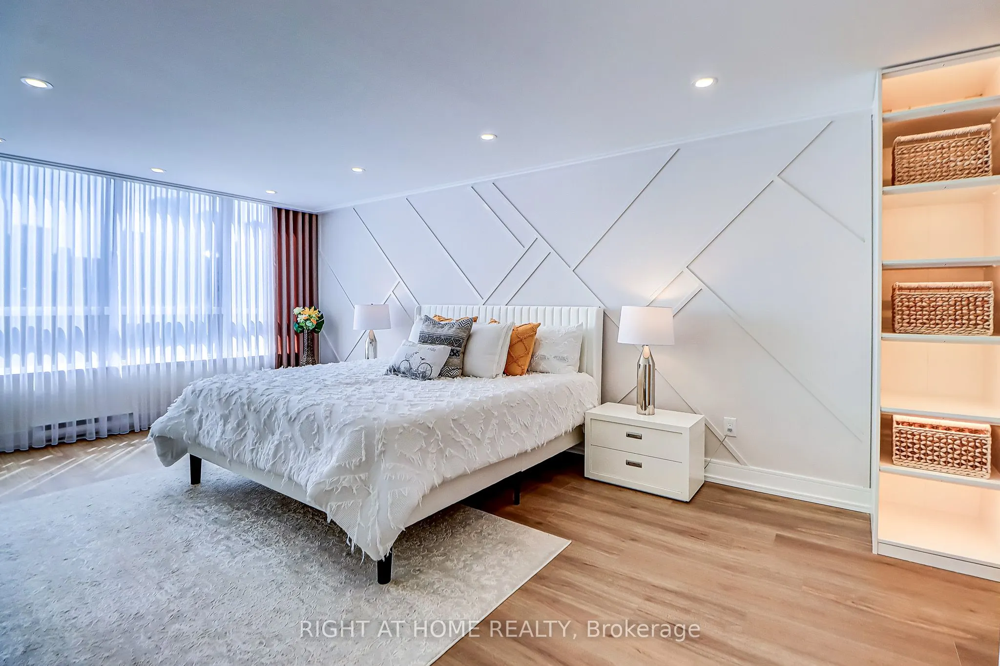 130 Carlton Street, #1207