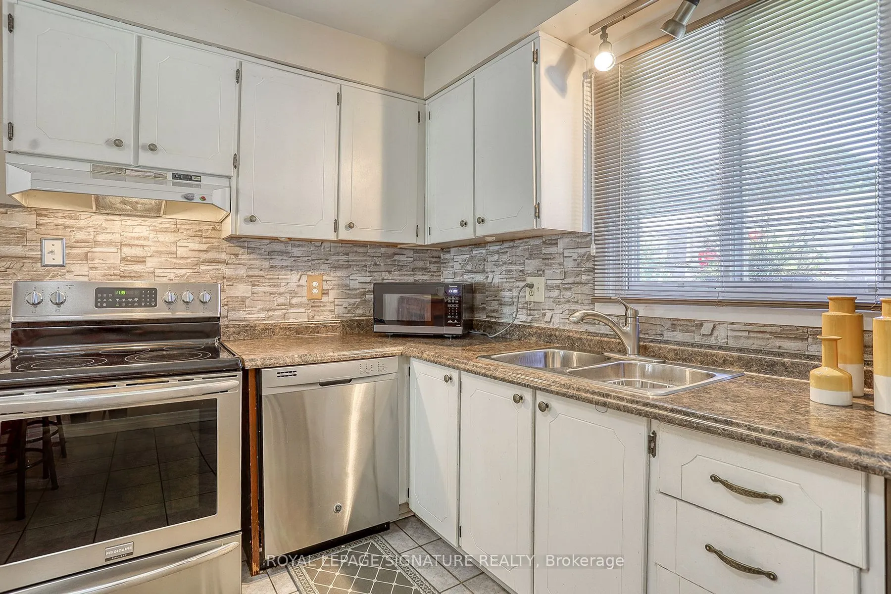 5 Golden Appleway, #90
