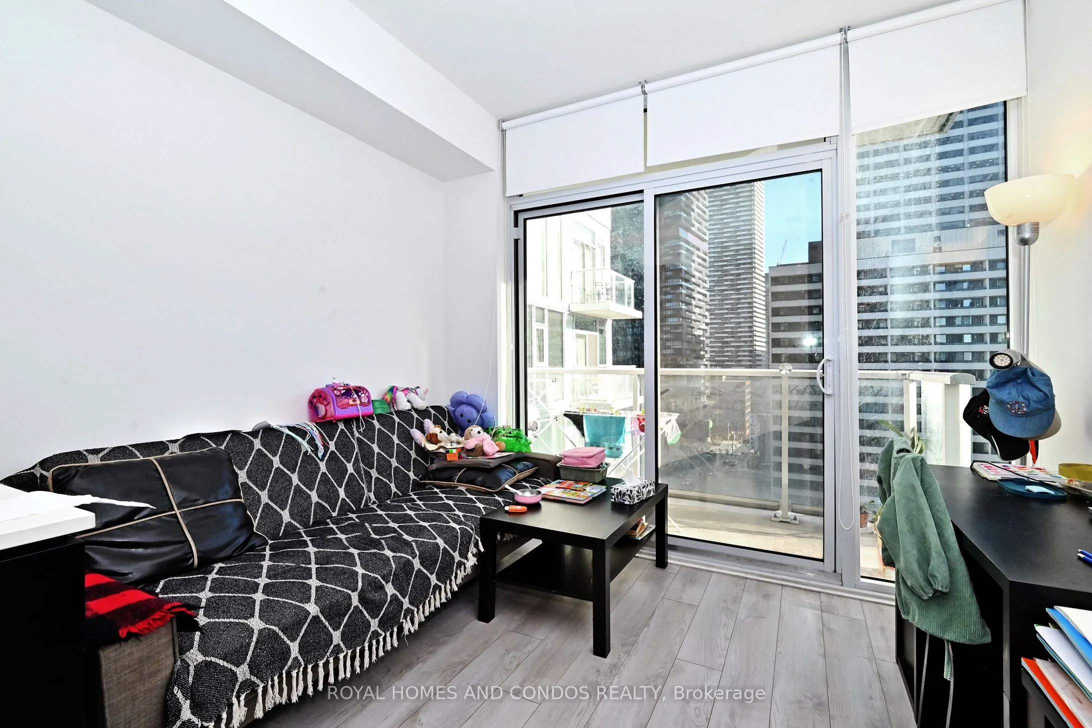 33 Helendale Avenue, #913