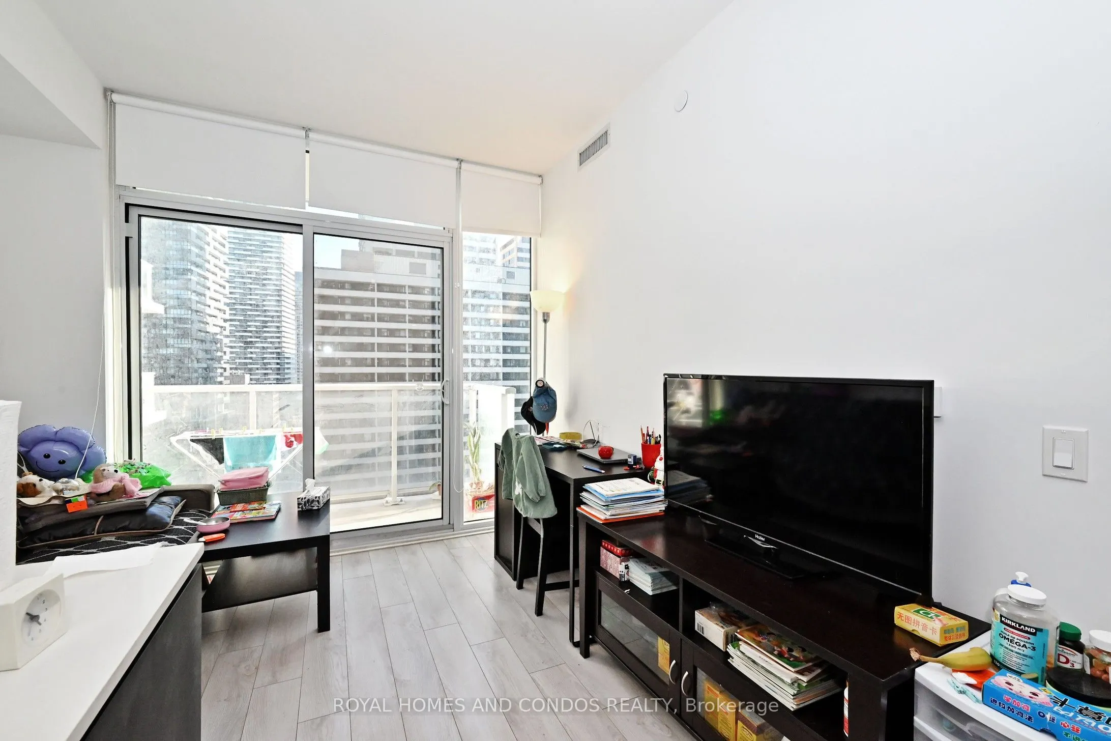 33 Helendale Avenue, #913