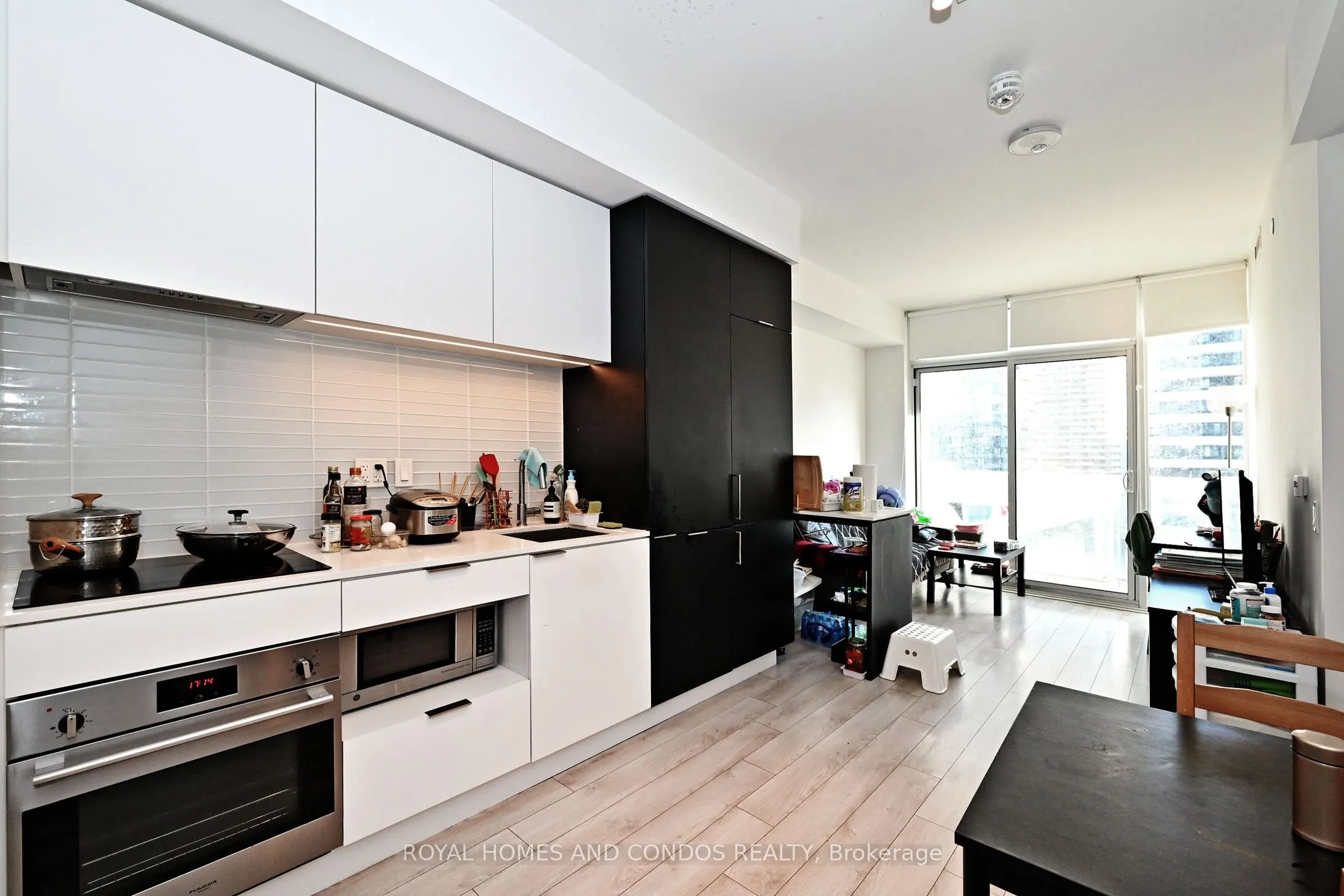 33 Helendale Avenue, #913