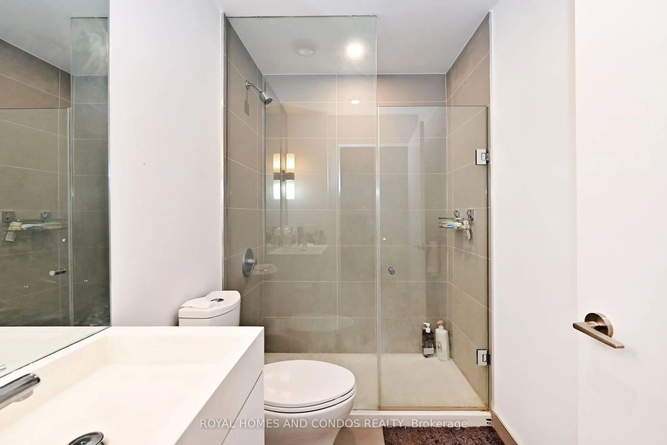 33 Helendale Avenue, #913