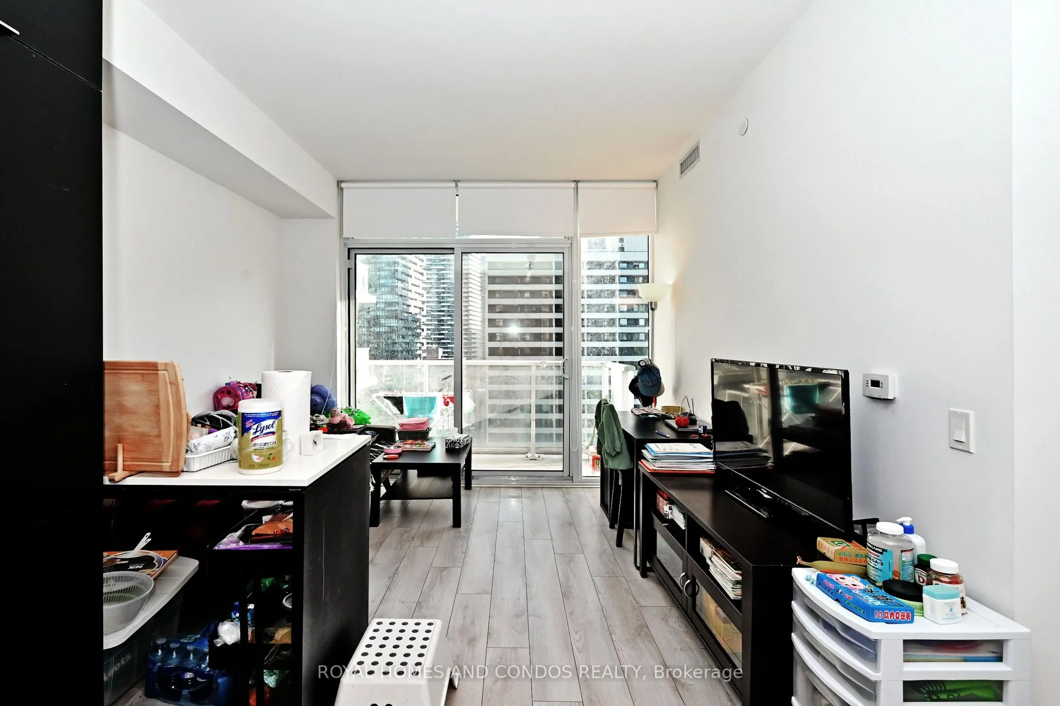 33 Helendale Avenue, #913