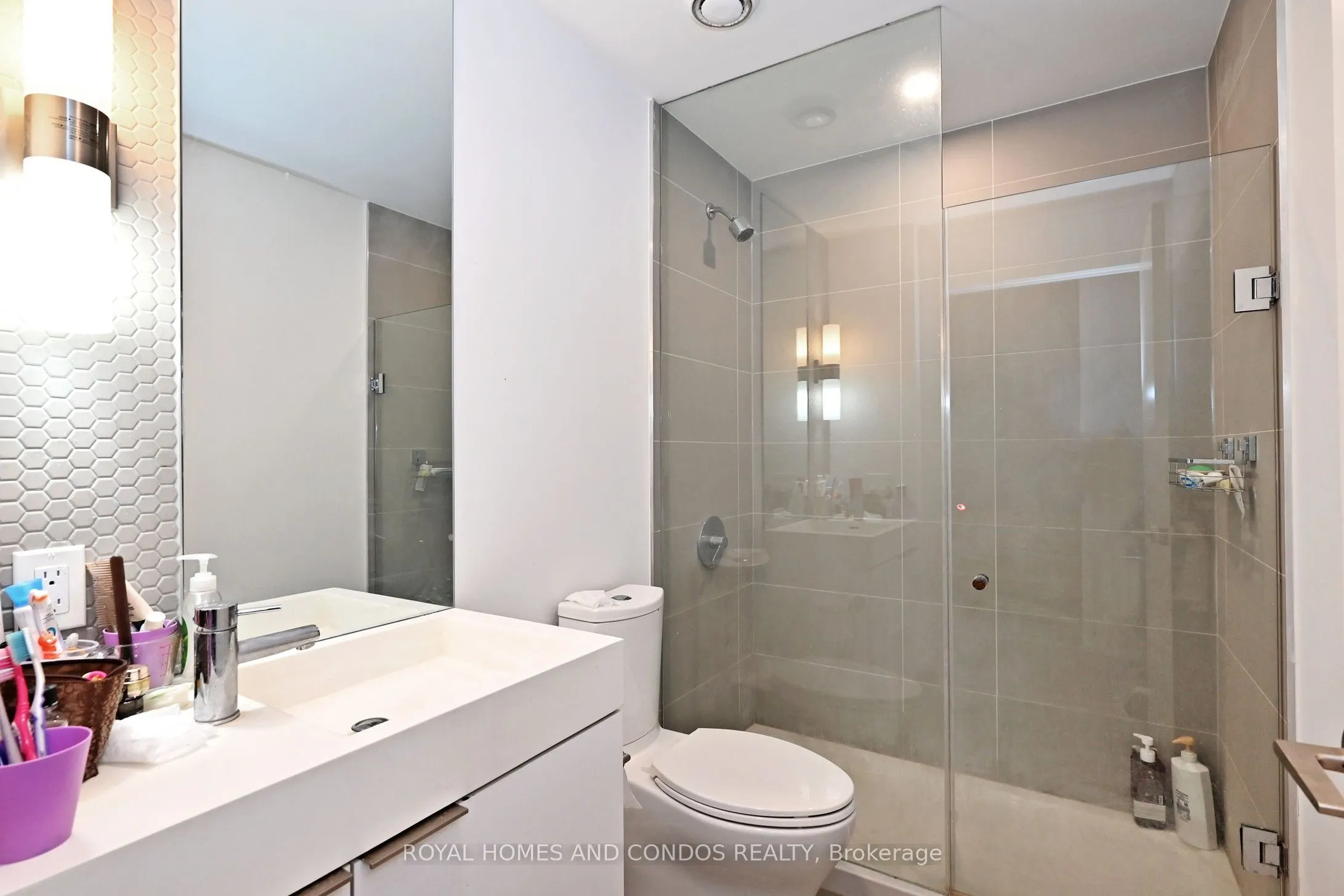 33 Helendale Avenue, #913