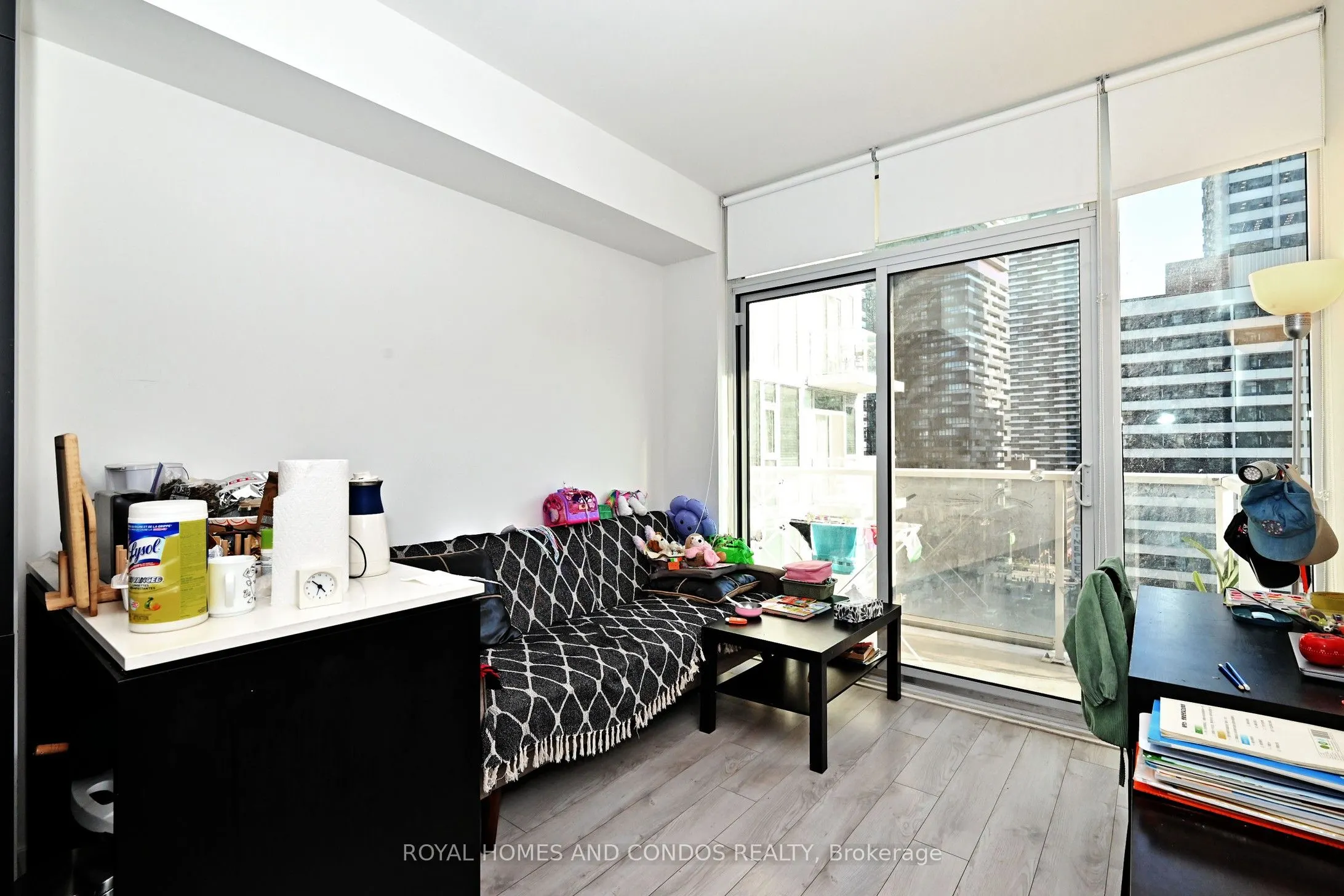 33 Helendale Avenue, #913