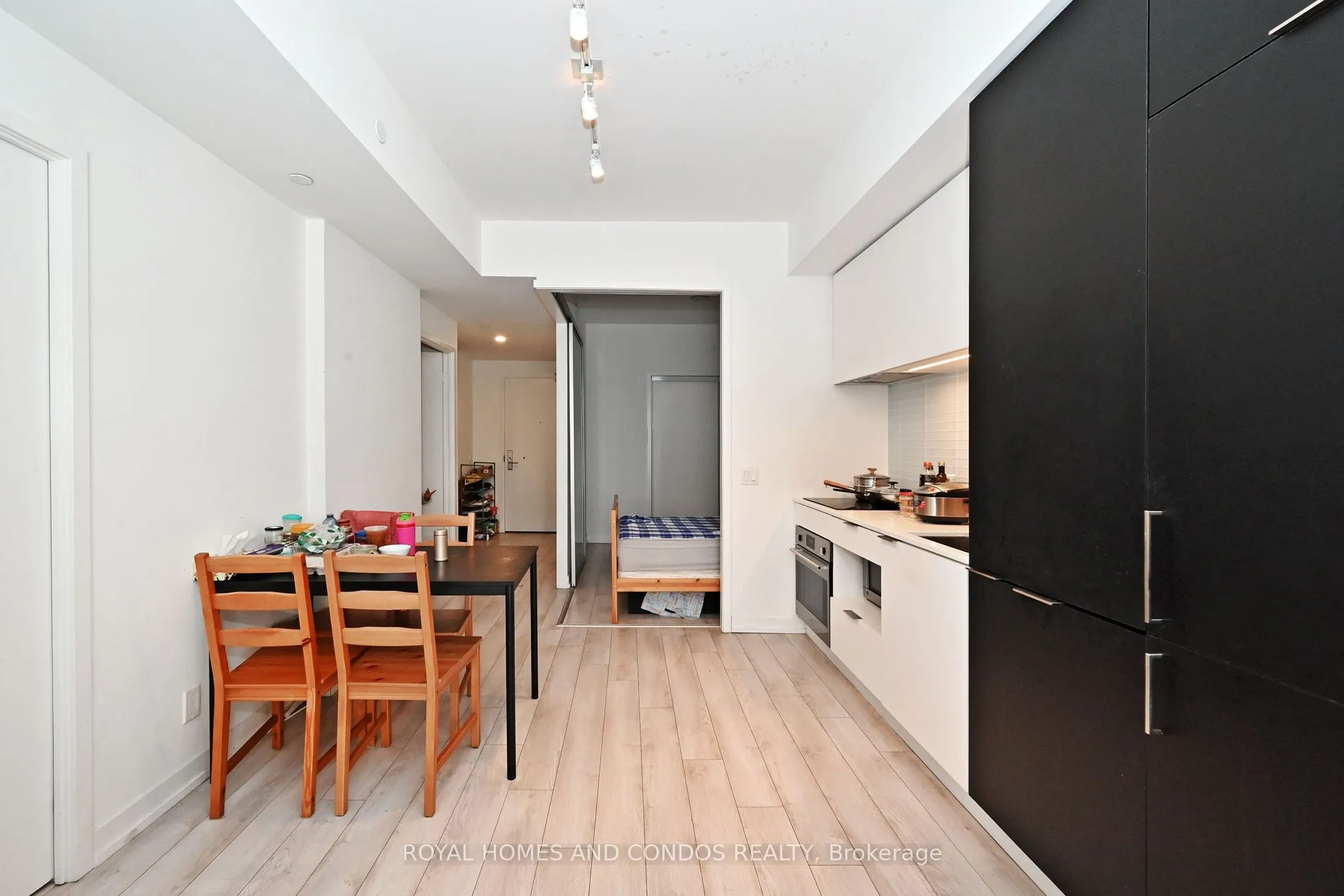 33 Helendale Avenue, #913