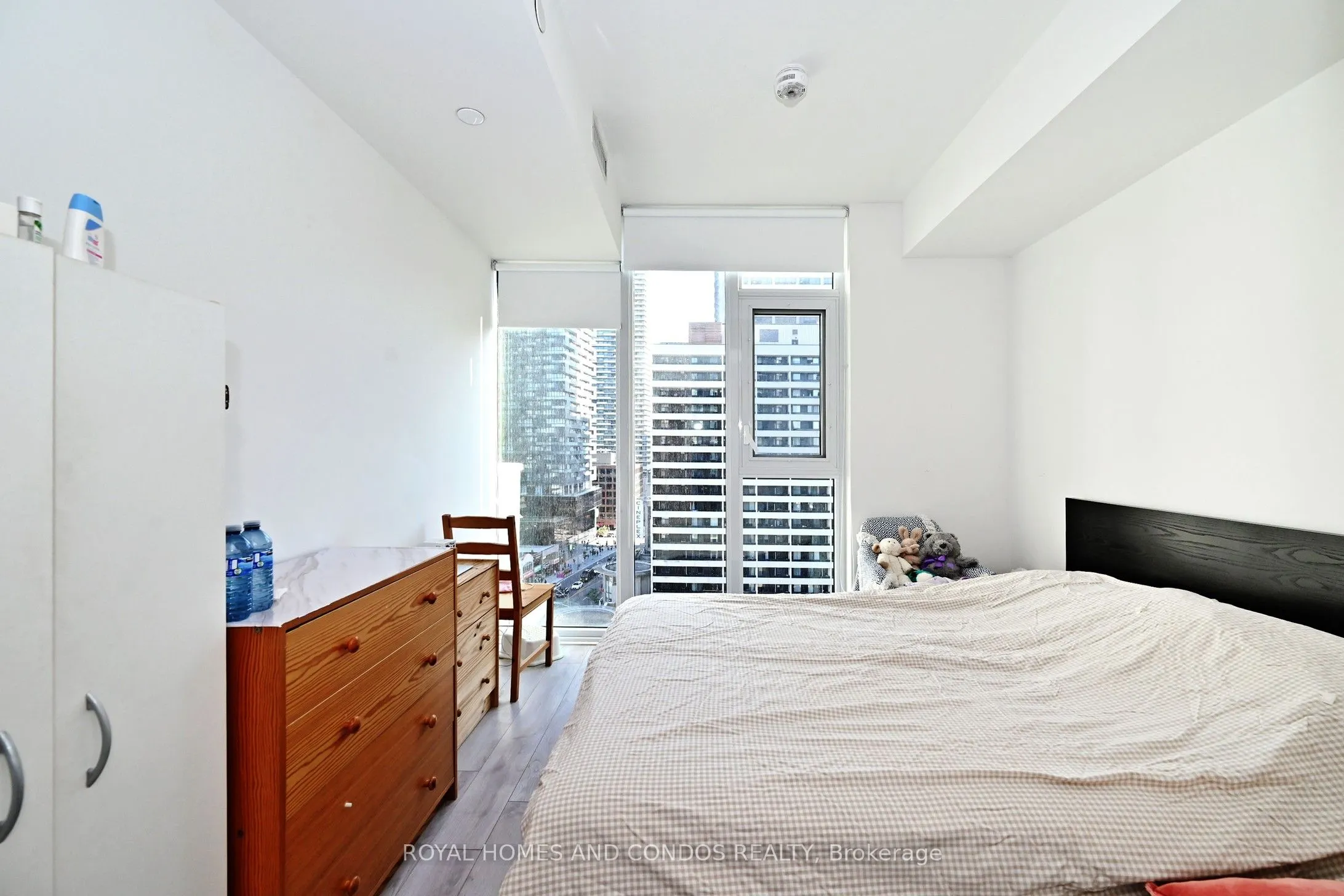 33 Helendale Avenue, #913