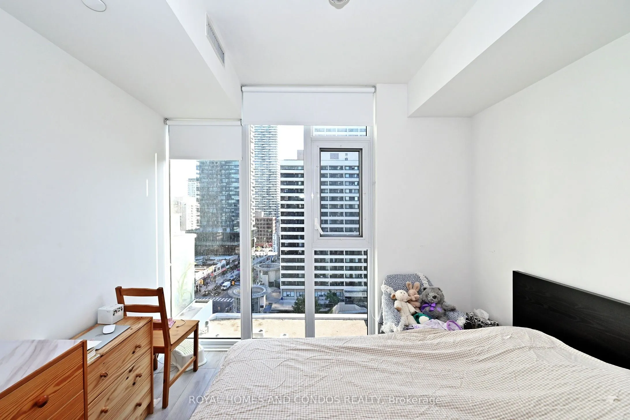 33 Helendale Avenue, #913