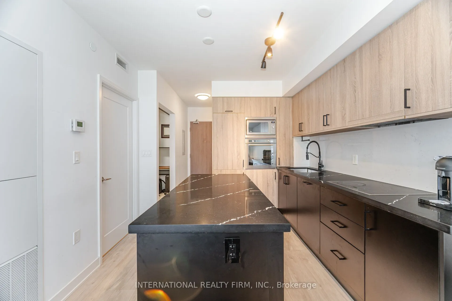 27 Bathurst Street, #1012