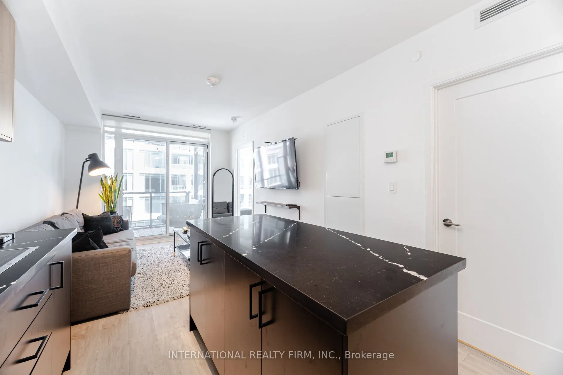 27 Bathurst Street, #1012