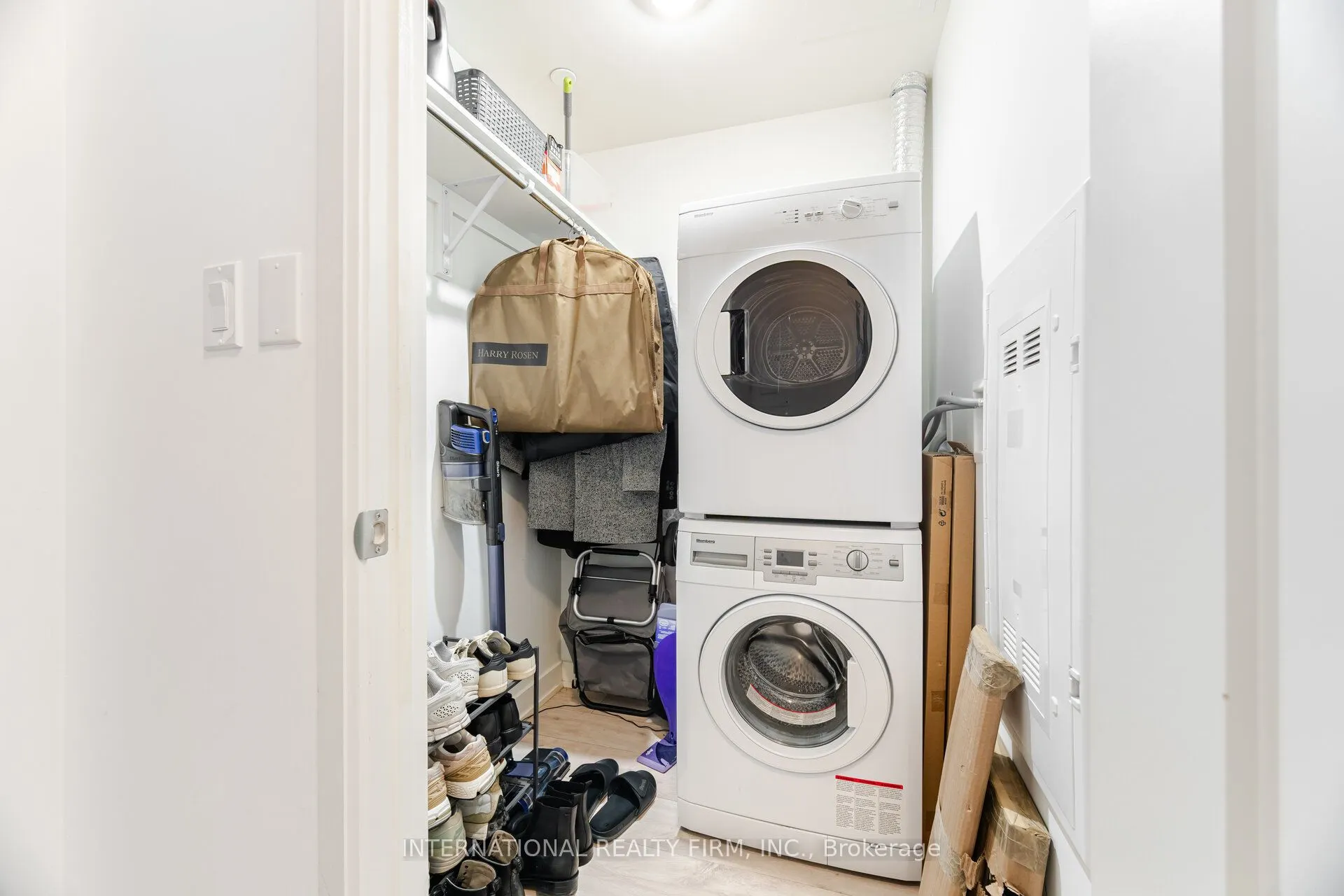 27 Bathurst Street, #1012