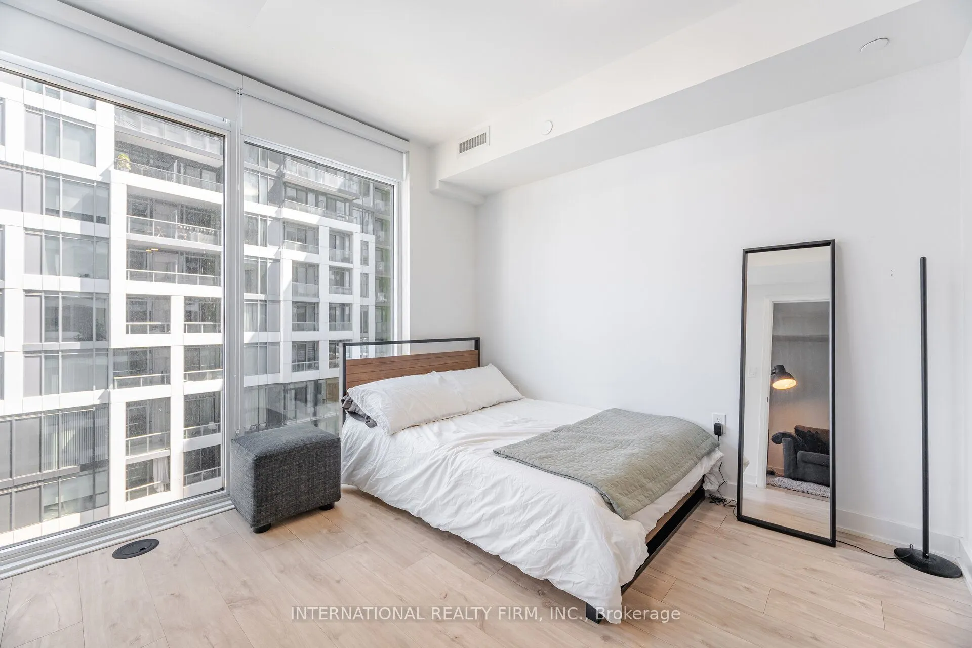 27 Bathurst Street, #1012