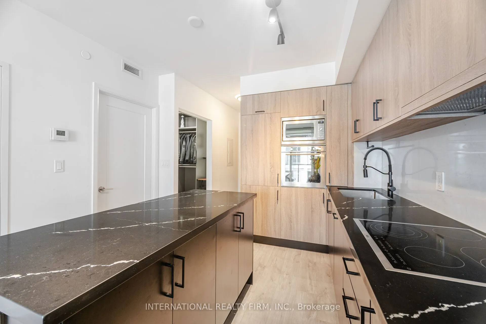 27 Bathurst Street, #1012