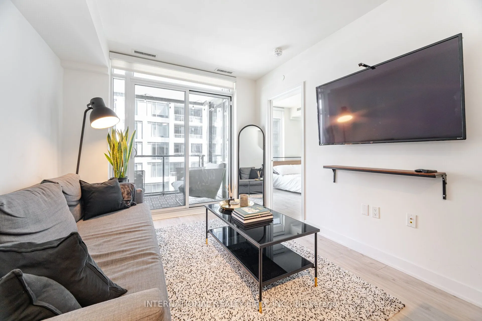 27 Bathurst Street, #1012
