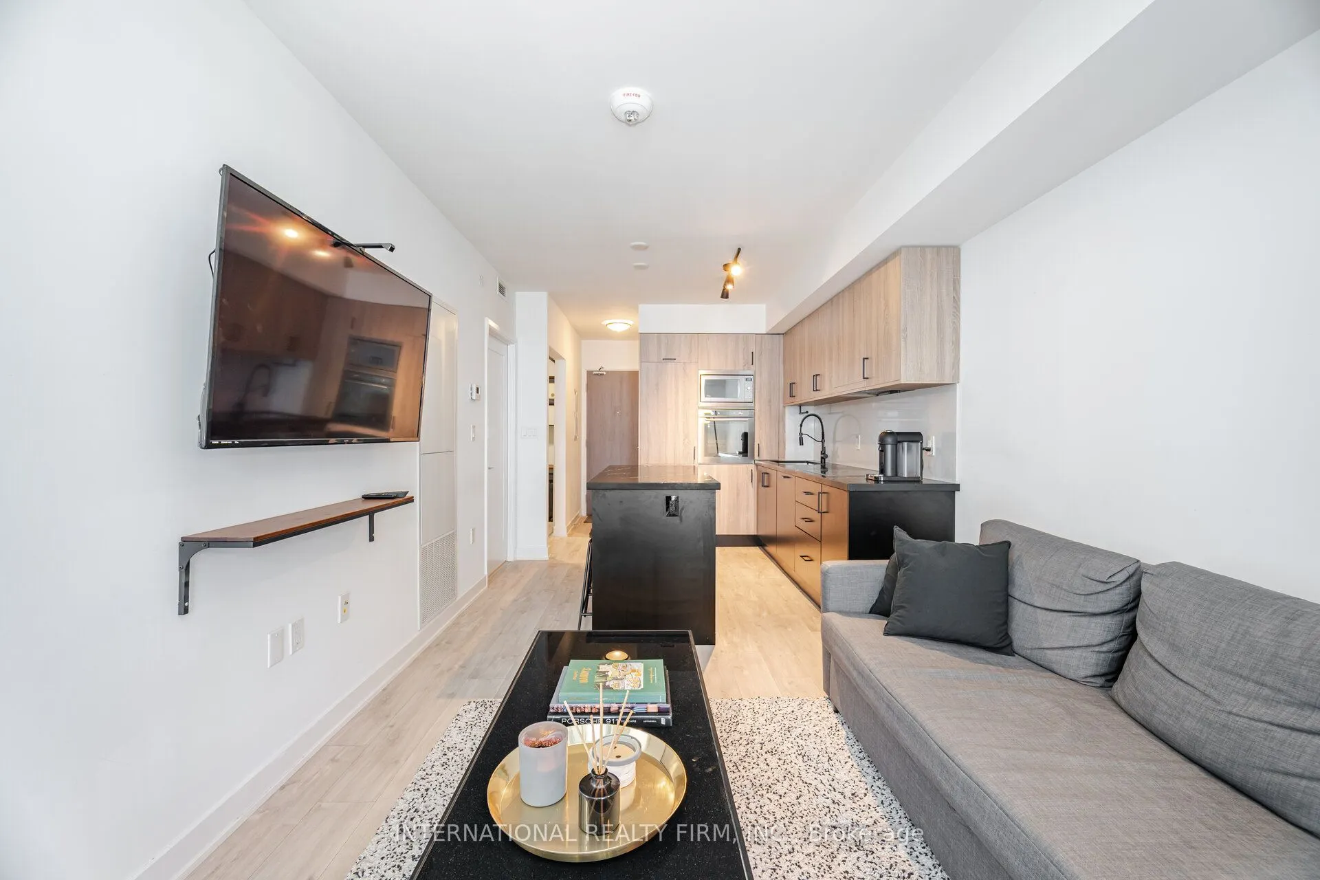 27 Bathurst Street, #1012