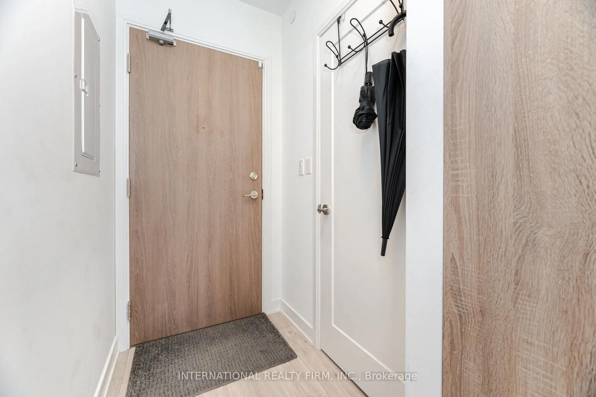27 Bathurst Street, #1012