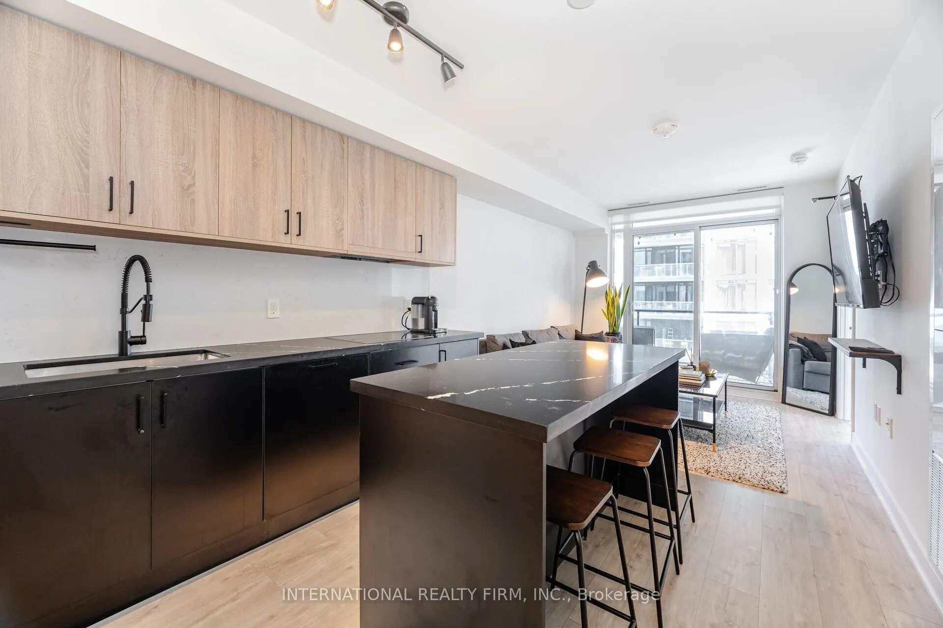 27 Bathurst Street, #1012