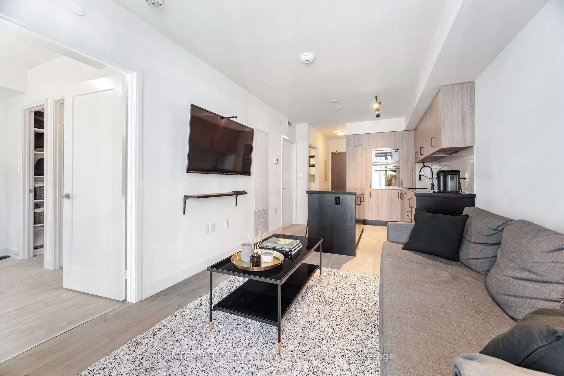 27 Bathurst Street, #1012