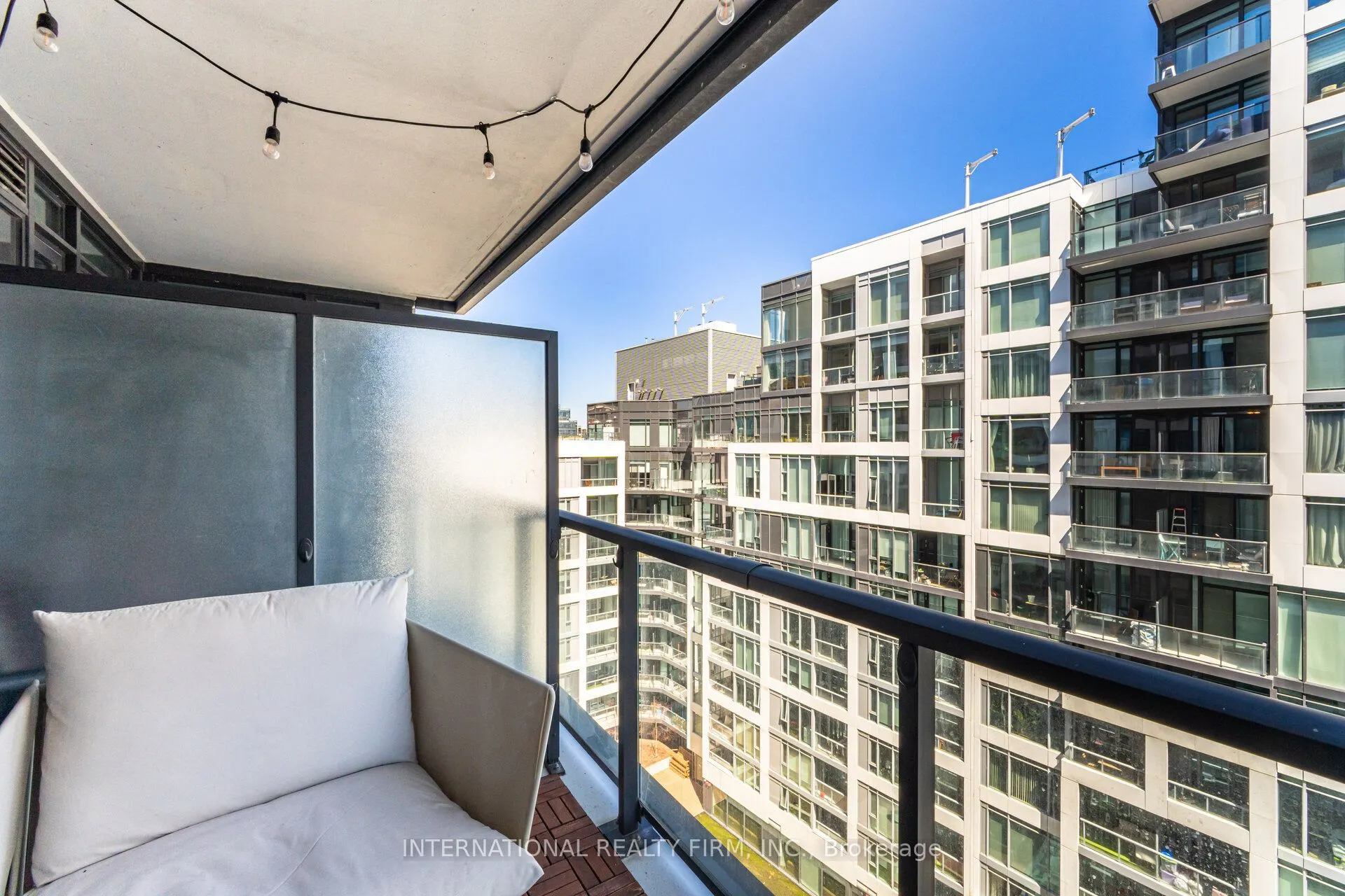 27 Bathurst Street, #1012