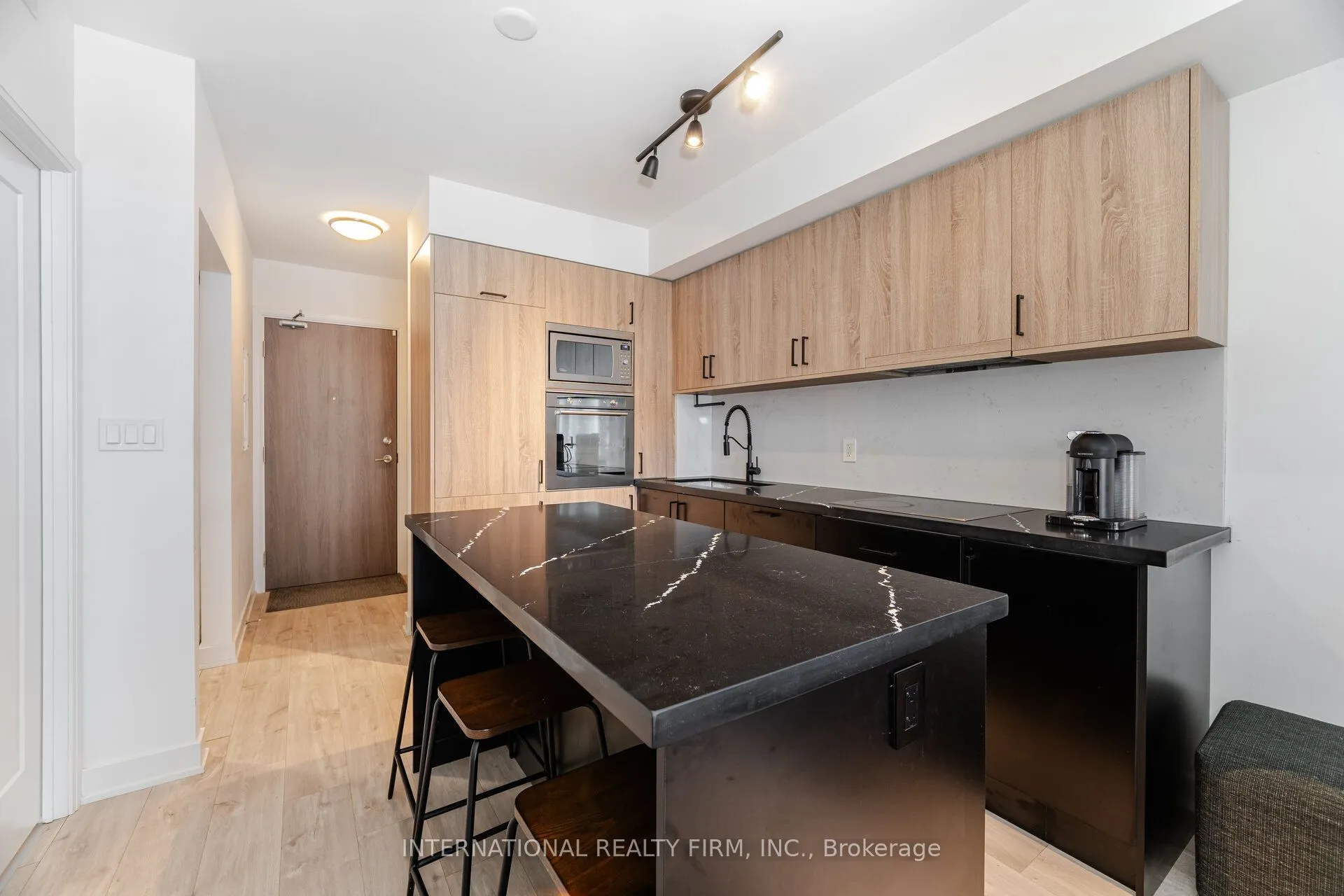 27 Bathurst Street, #1012
