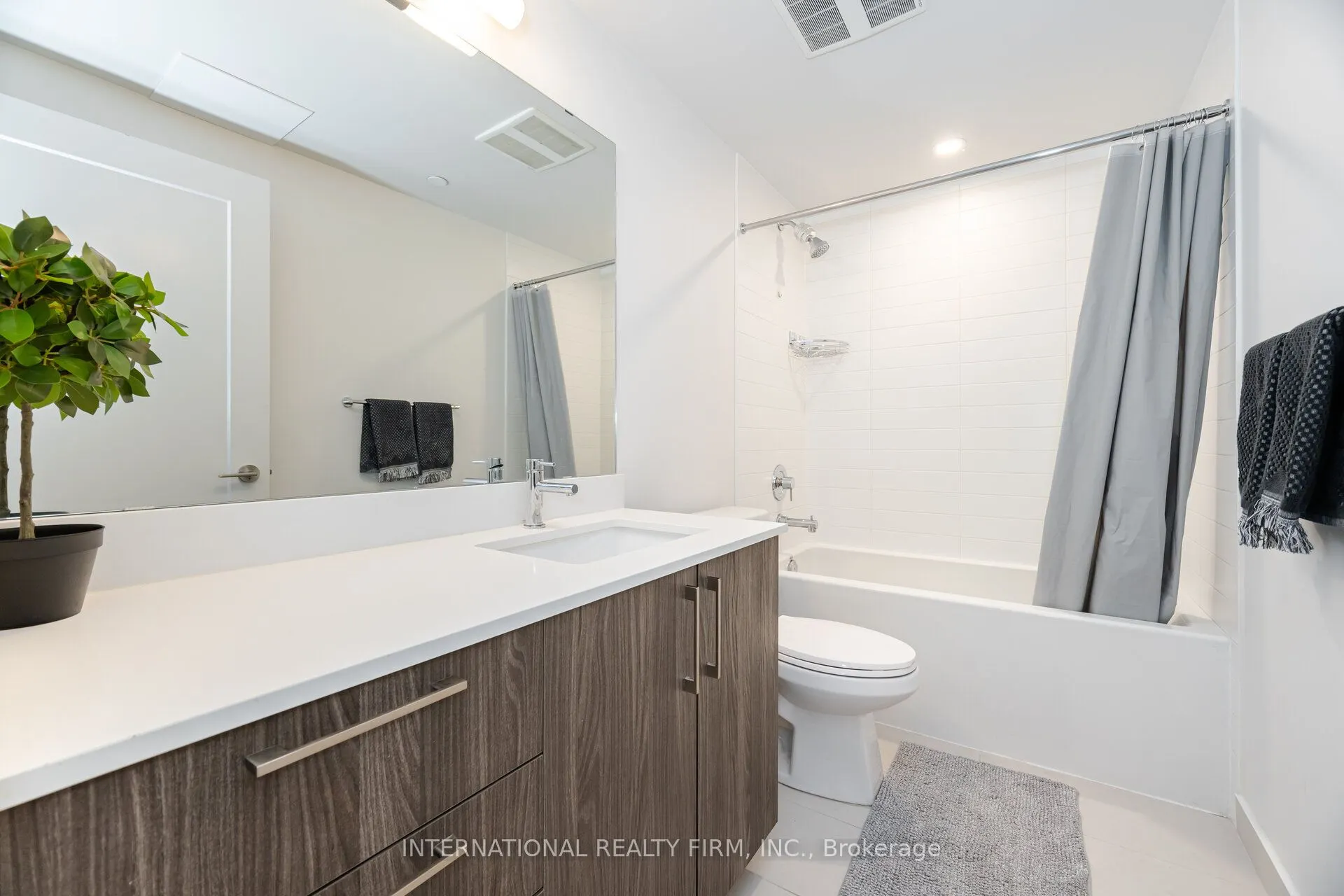 27 Bathurst Street, #1012