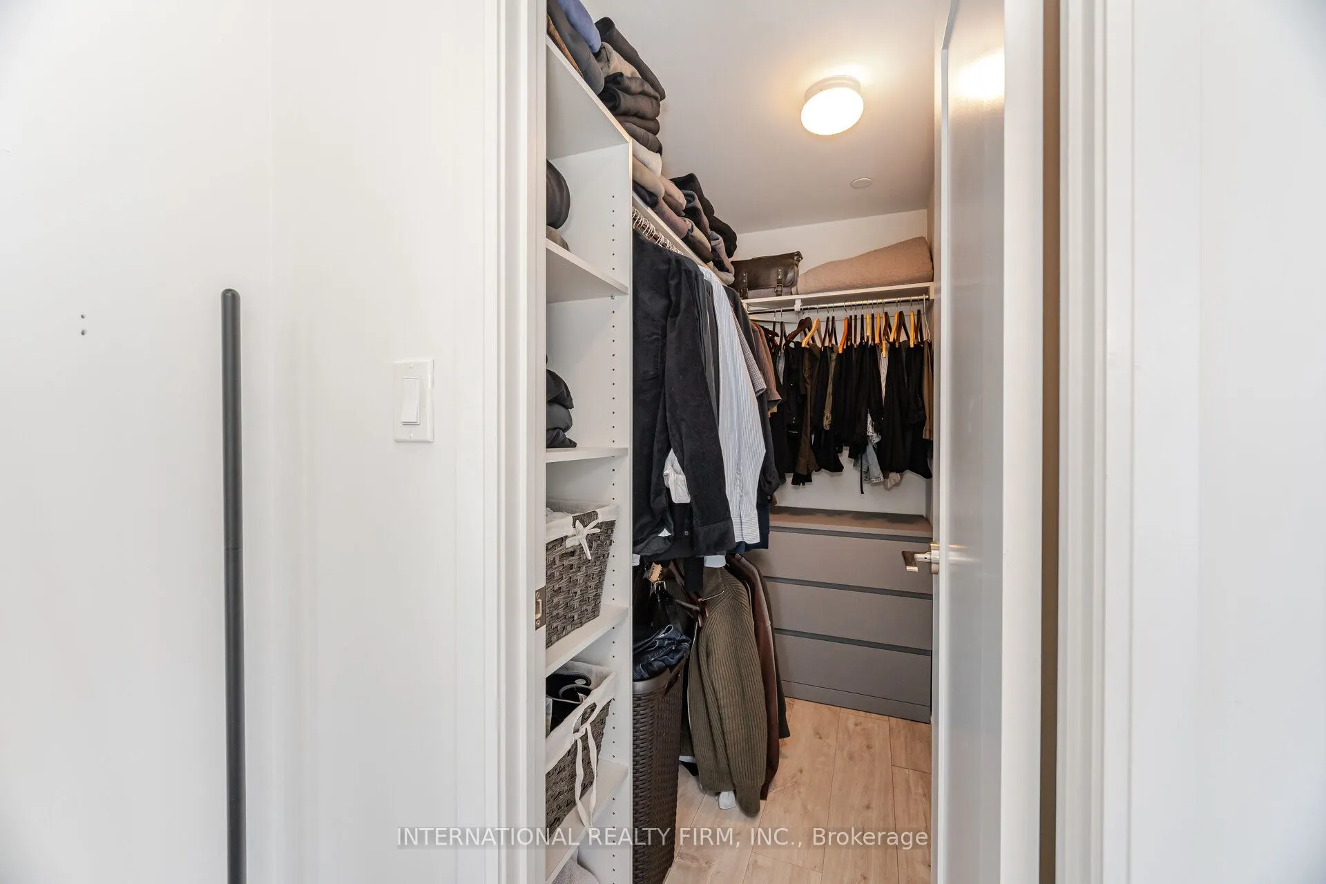 27 Bathurst Street, #1012