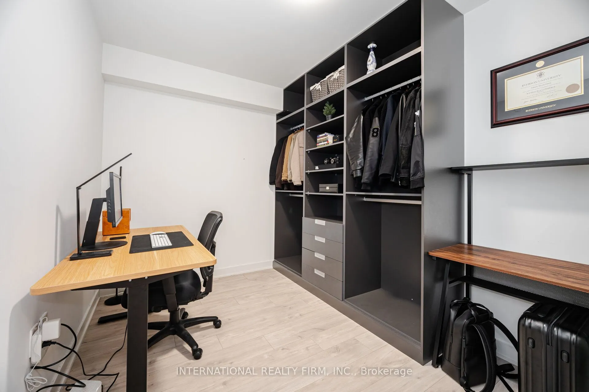 27 Bathurst Street, #1012